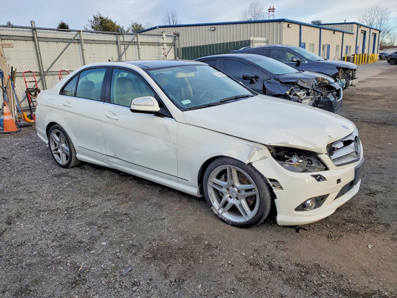 2009 Mercedes-benz C 350 White vin: WDDGF56X89R053820