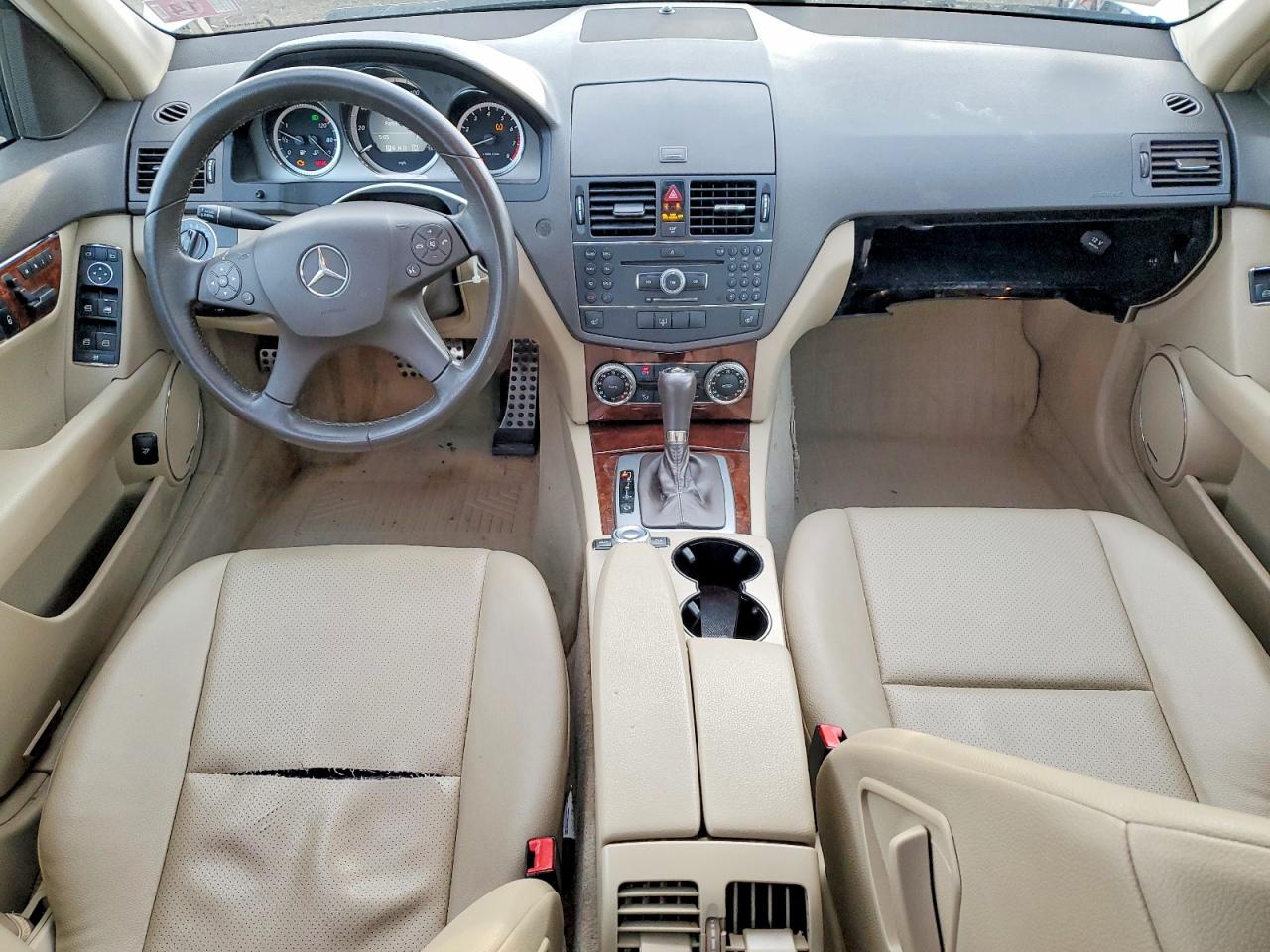 2009 Mercedes-benz C 350 White vin: WDDGF56X89R053820