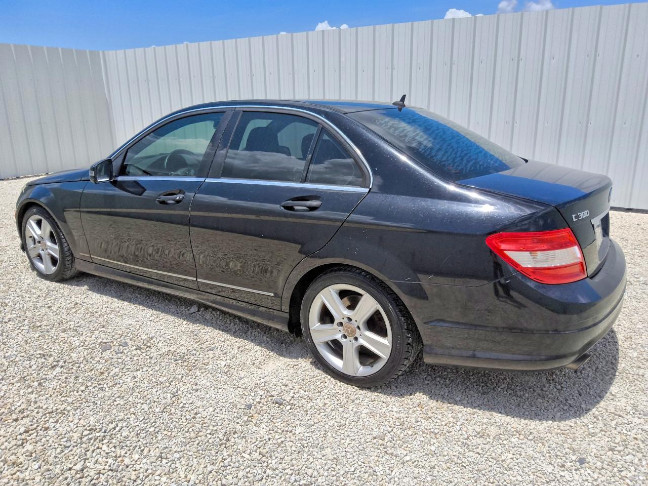 2010 Mercedes-benz C 300 Черный vin: WDDGF5EB0AR100641