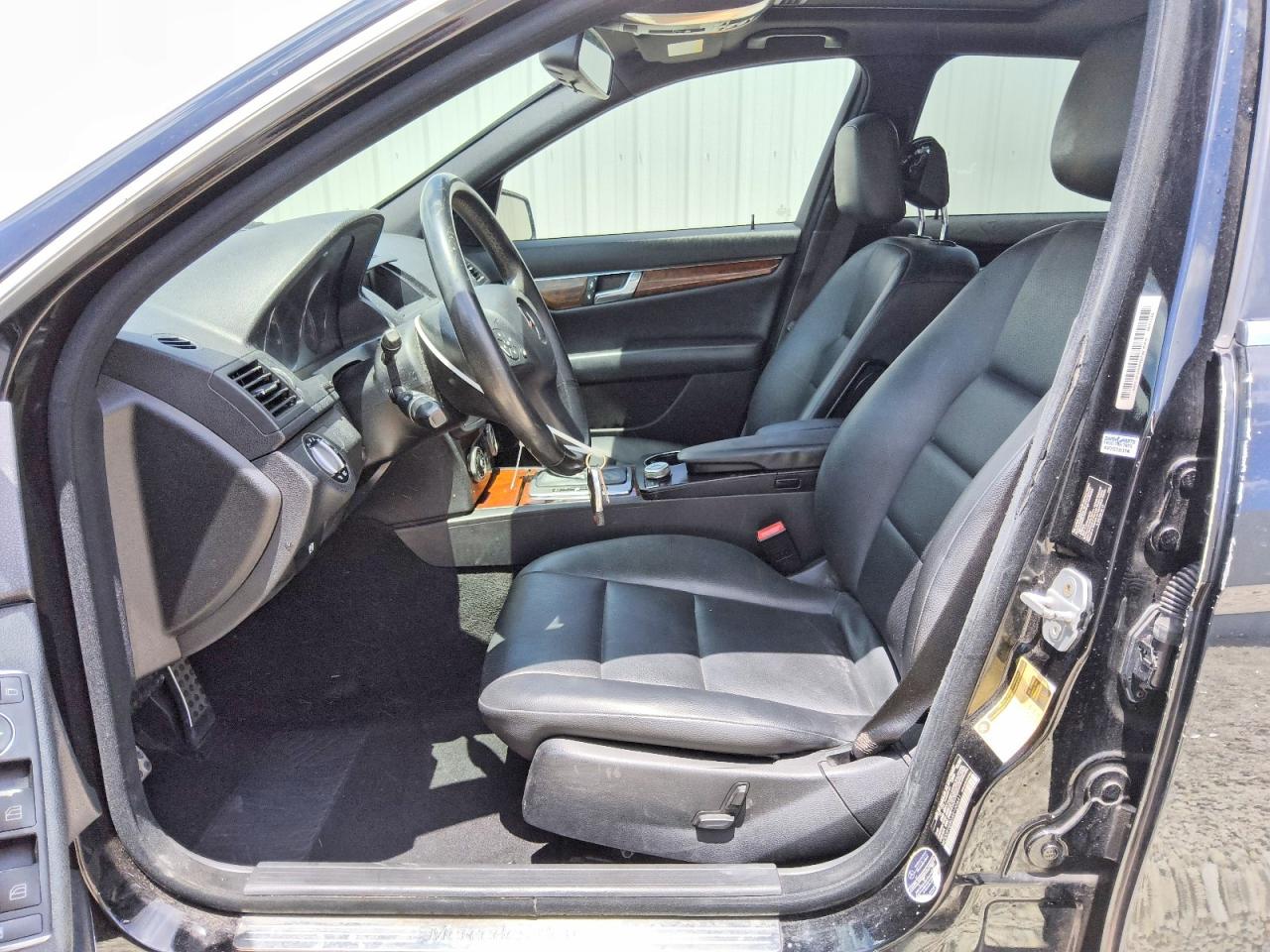 2010 Mercedes-benz C 300 Черный vin: WDDGF5EB0AR100641
