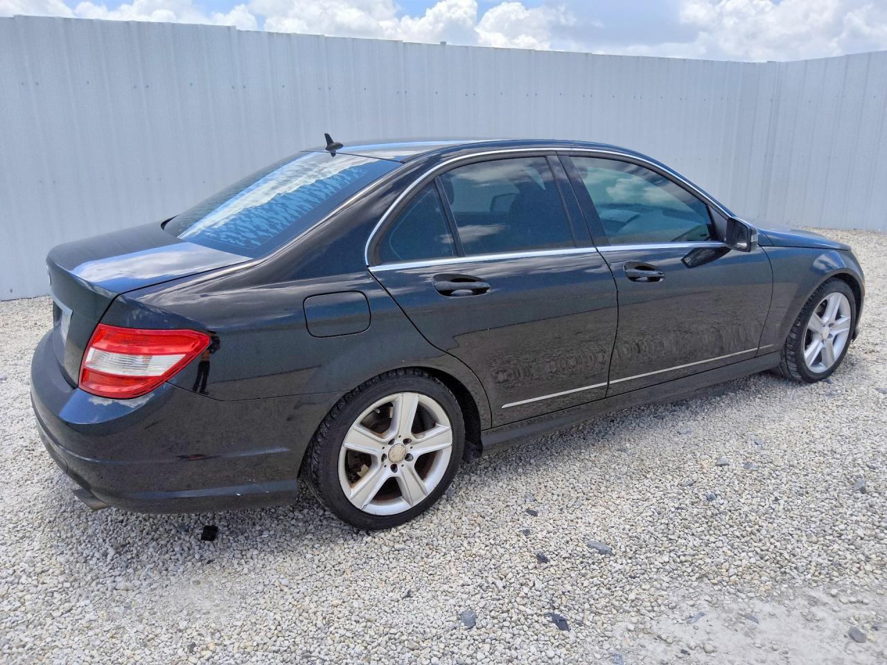 2010 Mercedes-benz C 300 Черный vin: WDDGF5EB0AR100641