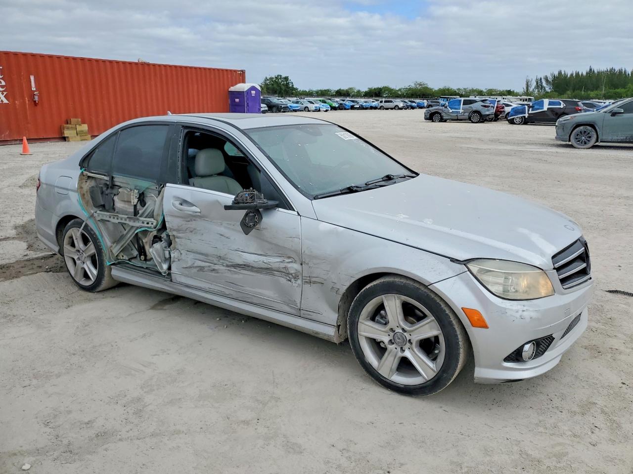 2010 Mercedes-benz C 300 Silver vin: WDDGF5EB0AR107654