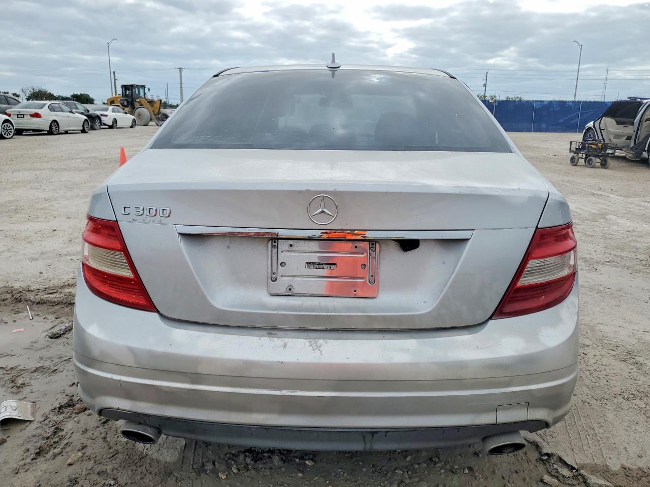 2010 Mercedes-benz C 300 Silver vin: WDDGF5EB0AR107654