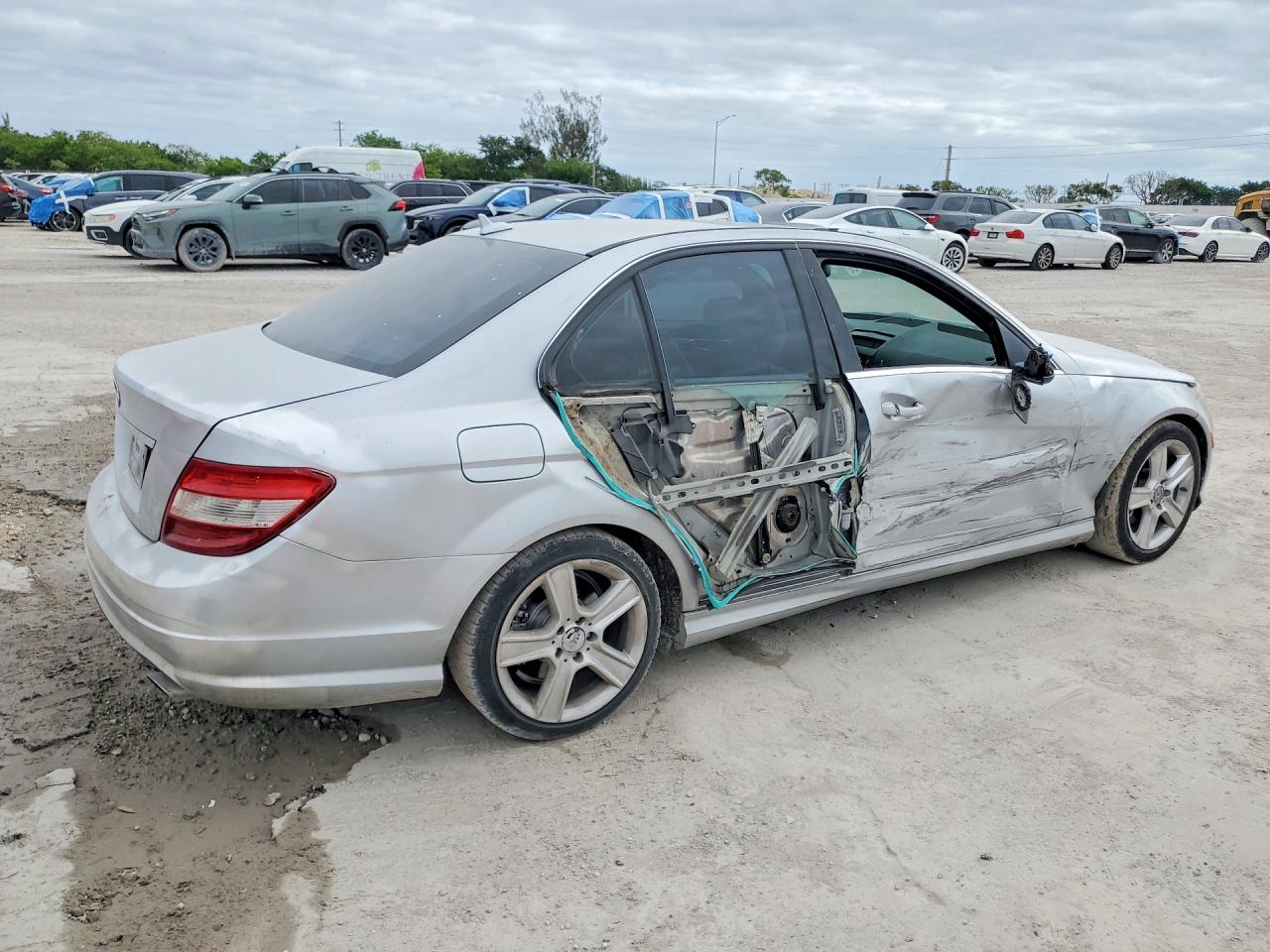 2010 Mercedes-benz C 300 Silver vin: WDDGF5EB0AR107654