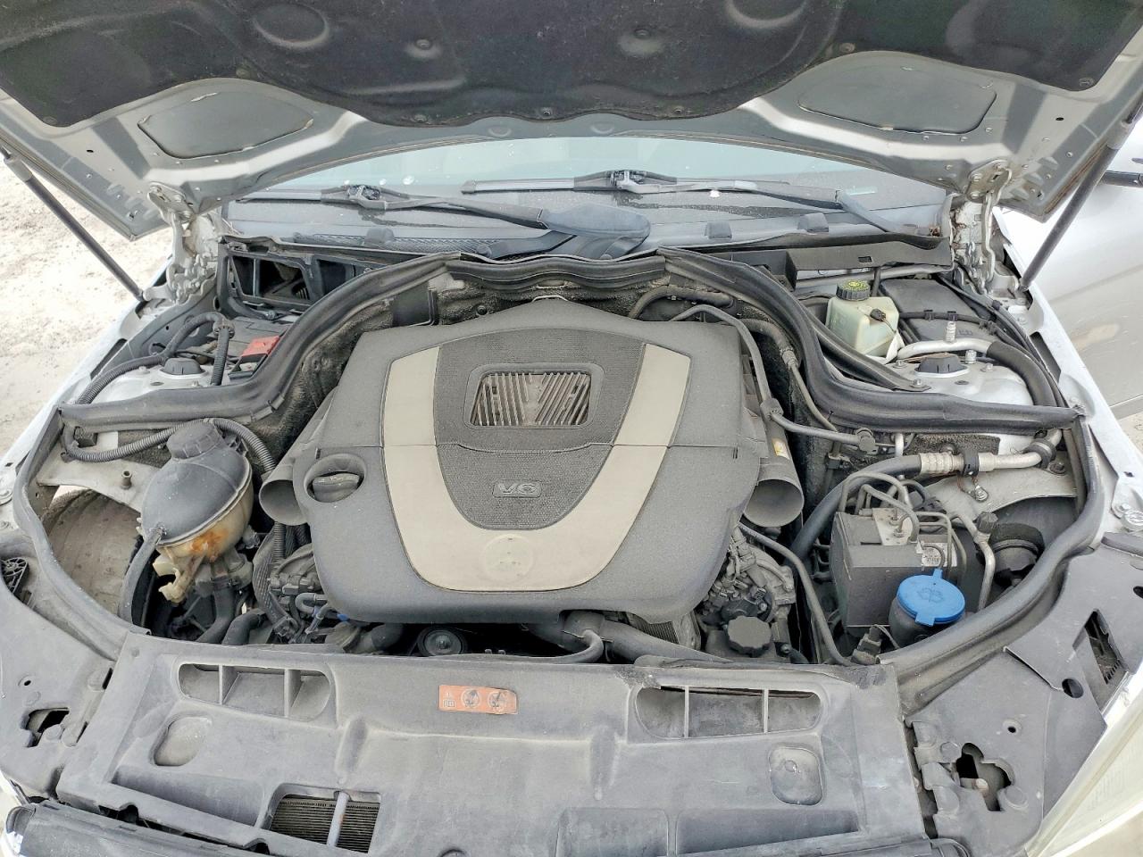 2010 Mercedes-benz C 300 Silver vin: WDDGF5EB0AR107654