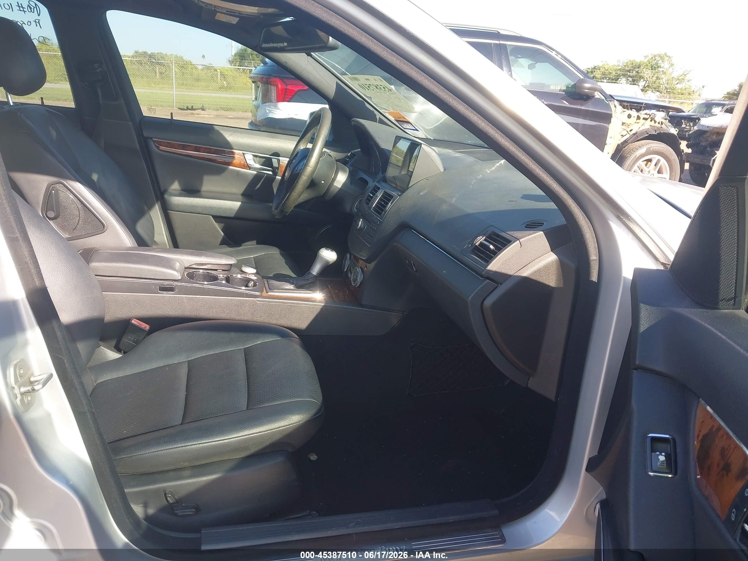 2010 Mercedes-benz C 300 Luxury/sport Серебряный vin: WDDGF5EB0AR127287