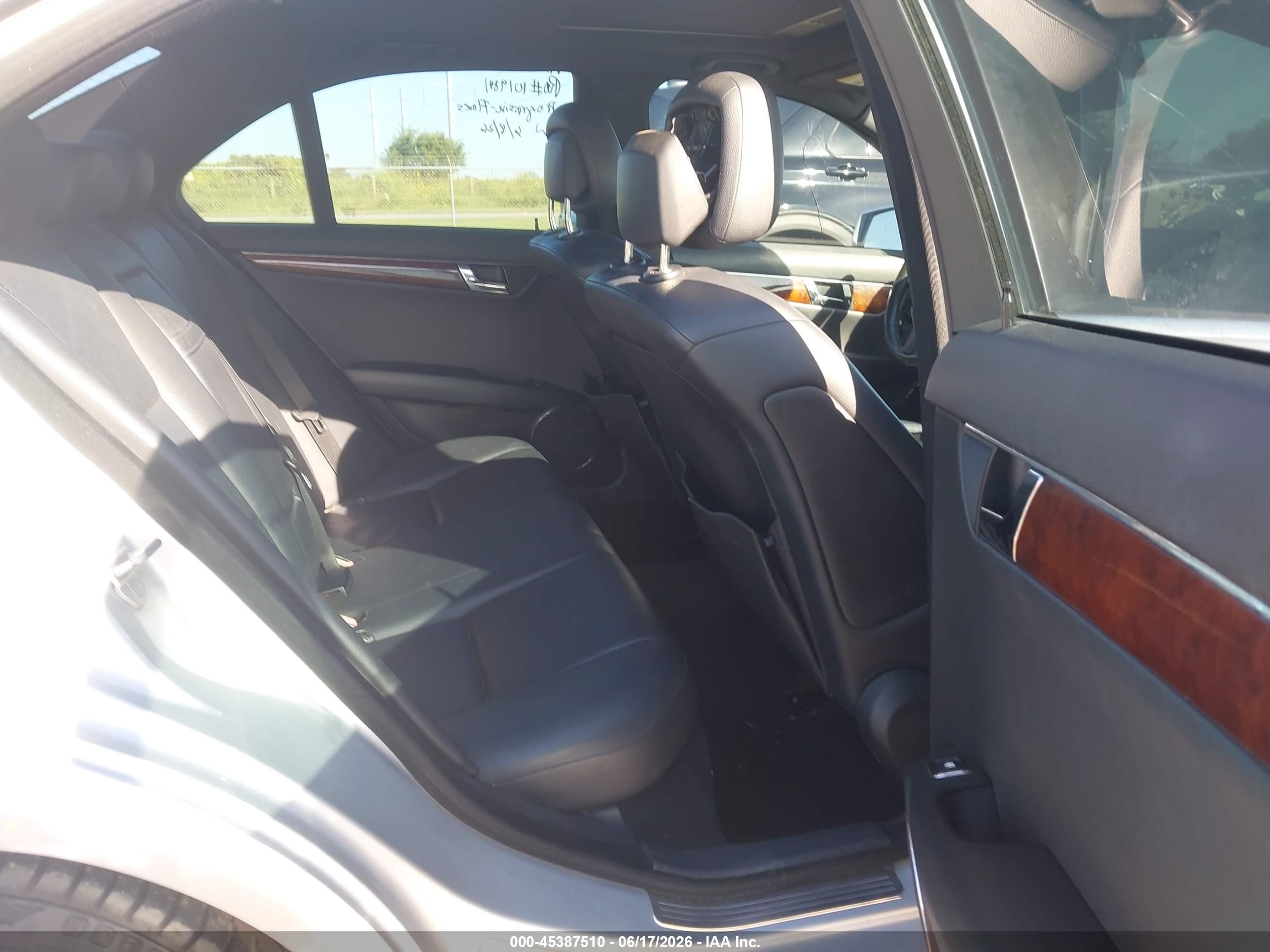 2010 Mercedes-benz C 300 Luxury/sport Серебряный vin: WDDGF5EB0AR127287