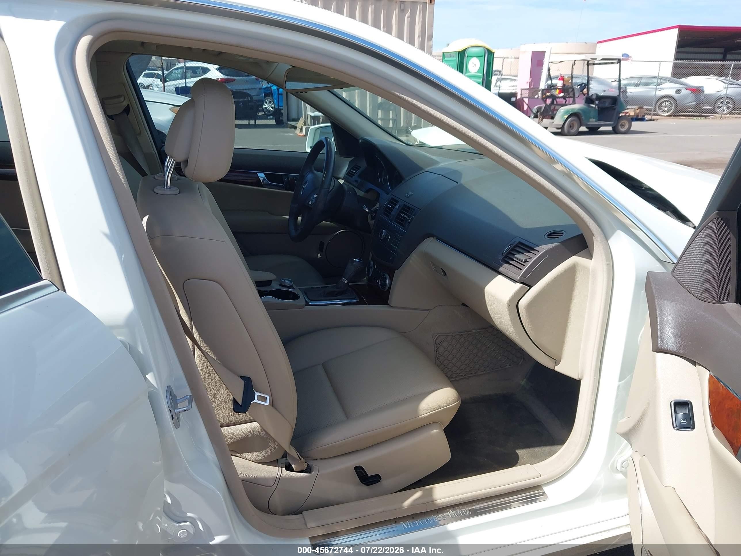 2010 Mercedes-benz C 300 Luxury White vin: WDDGF5EB0AR131209