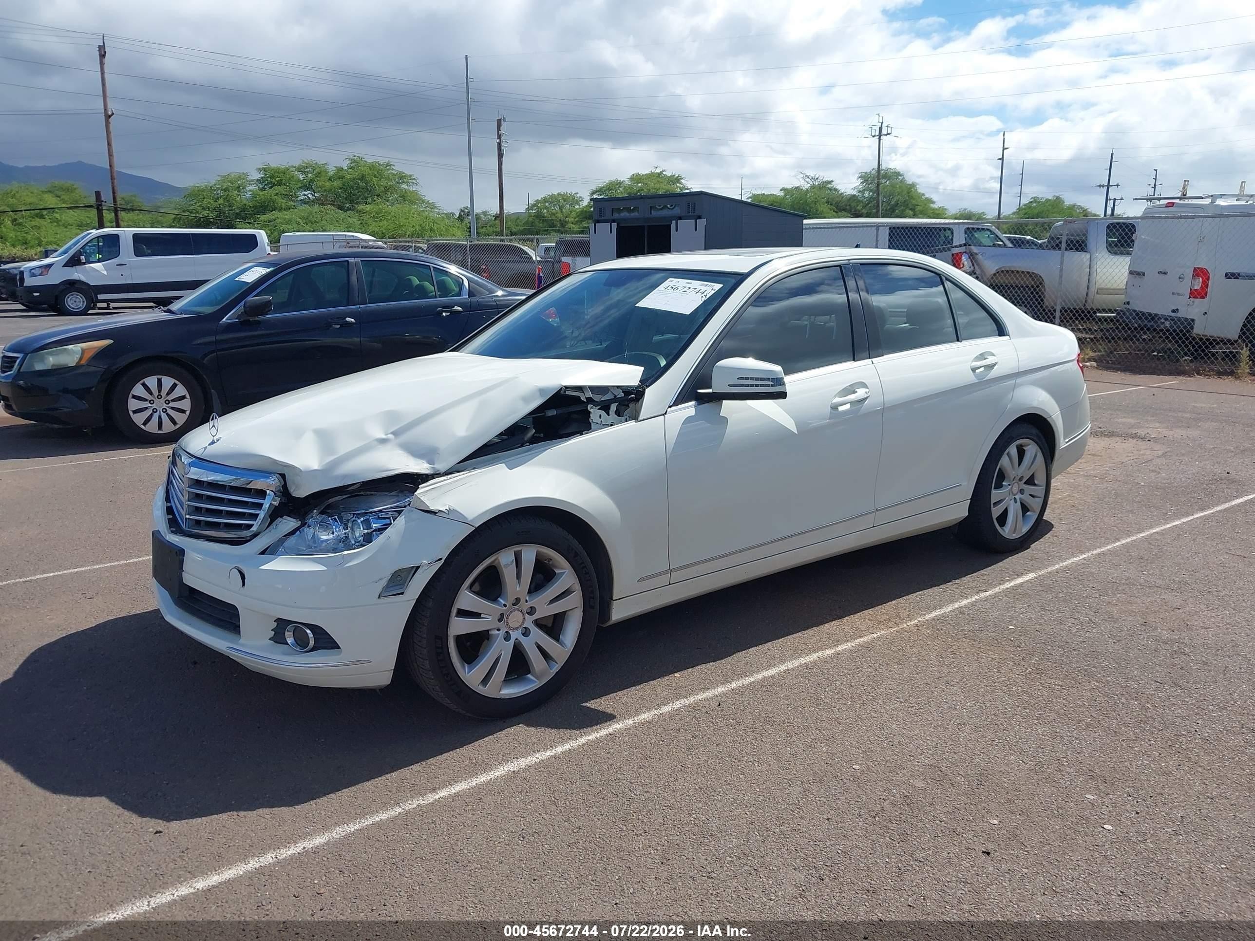 2010 Mercedes-benz C 300 Luxury White vin: WDDGF5EB0AR131209