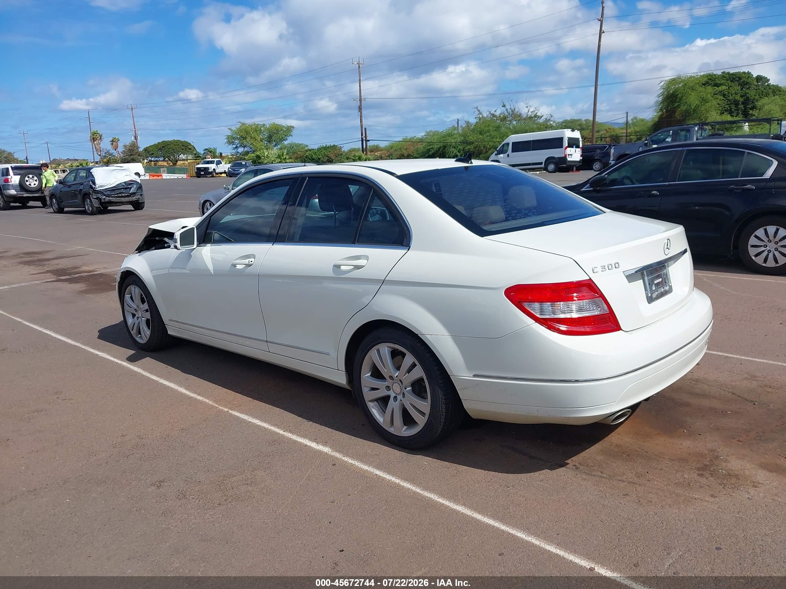 2010 Mercedes-benz C 300 Luxury White vin: WDDGF5EB0AR131209