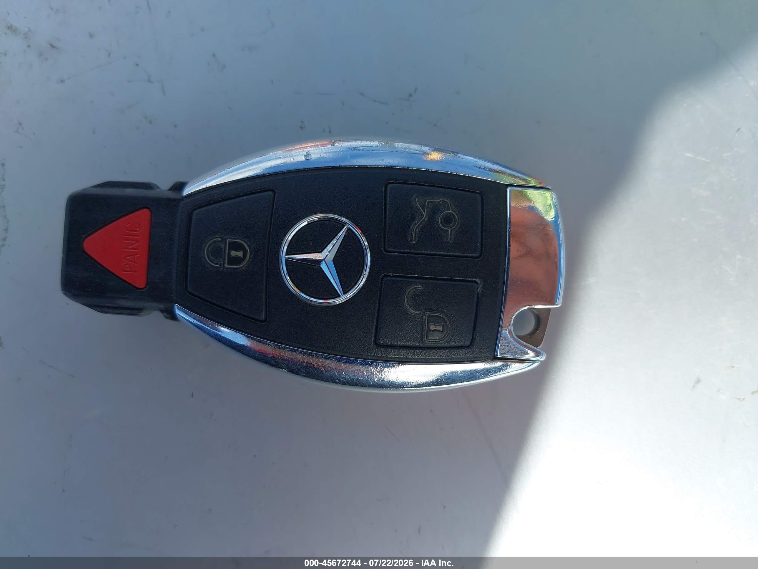 2010 Mercedes-benz C 300 Luxury White vin: WDDGF5EB0AR131209