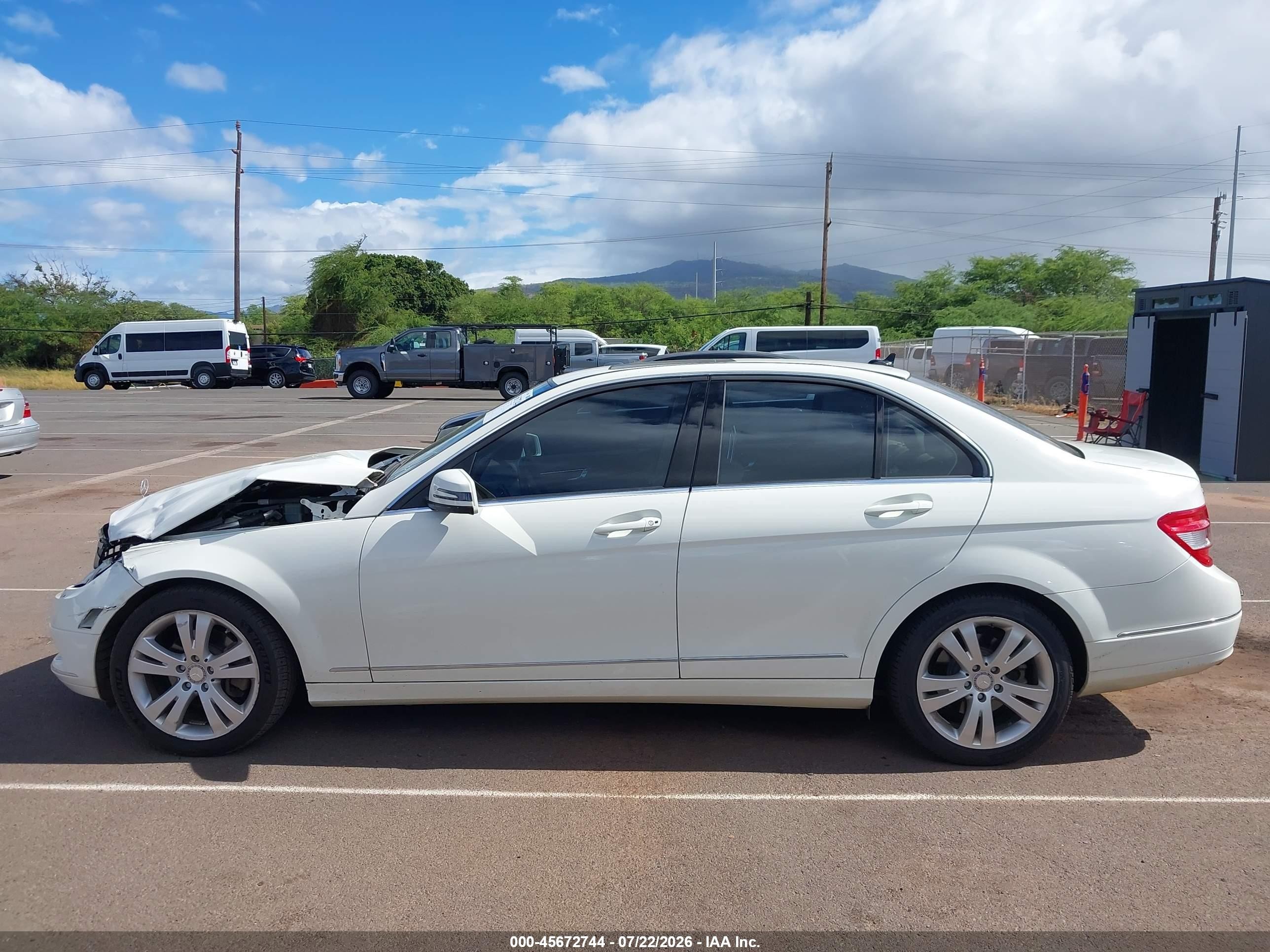2010 Mercedes-benz C 300 Luxury White vin: WDDGF5EB0AR131209