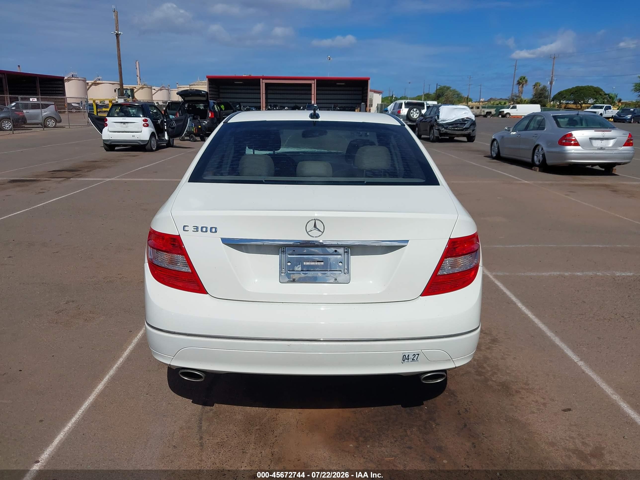 2010 Mercedes-benz C 300 Luxury White vin: WDDGF5EB0AR131209