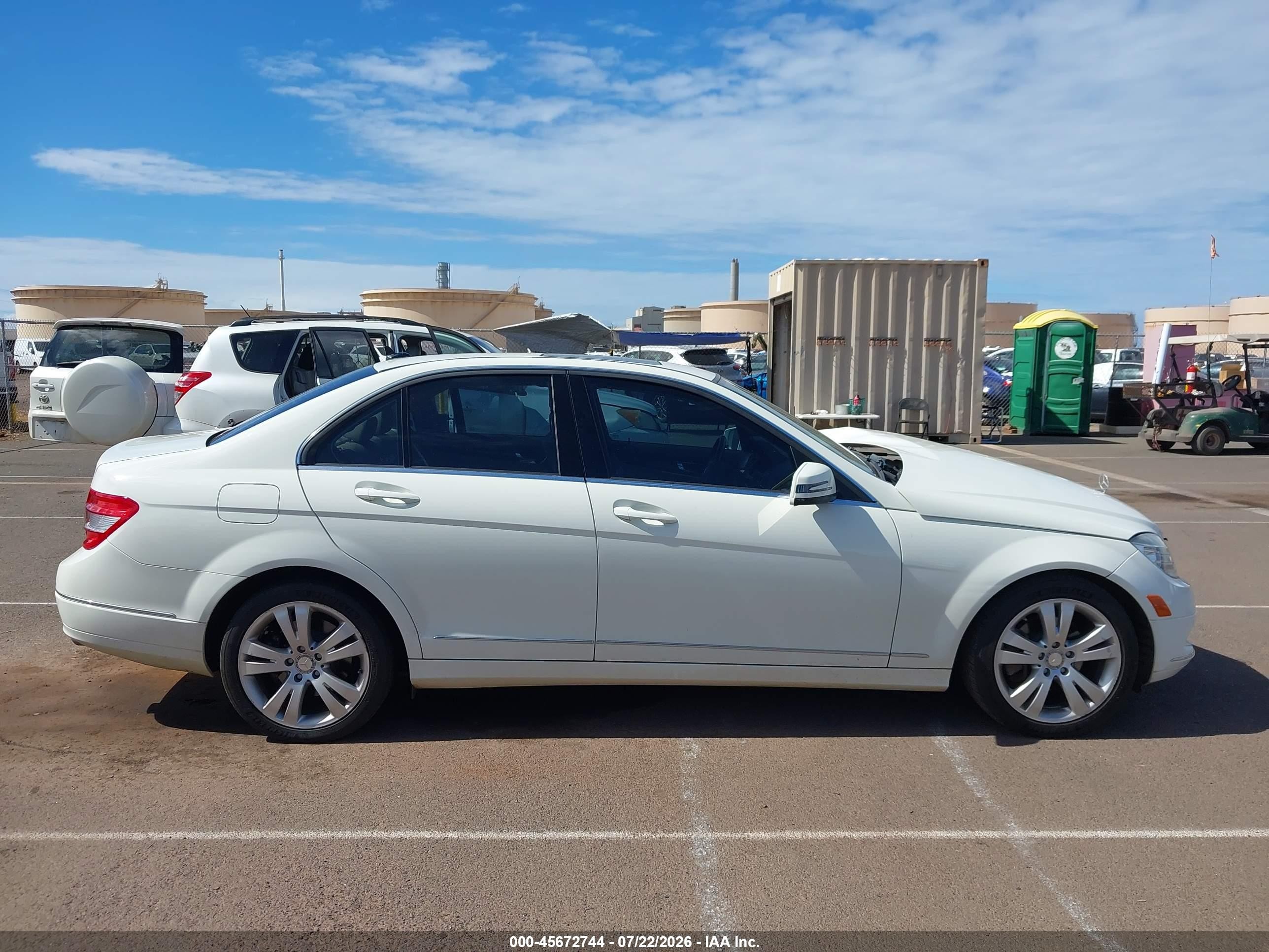 2010 Mercedes-benz C 300 Luxury White vin: WDDGF5EB0AR131209