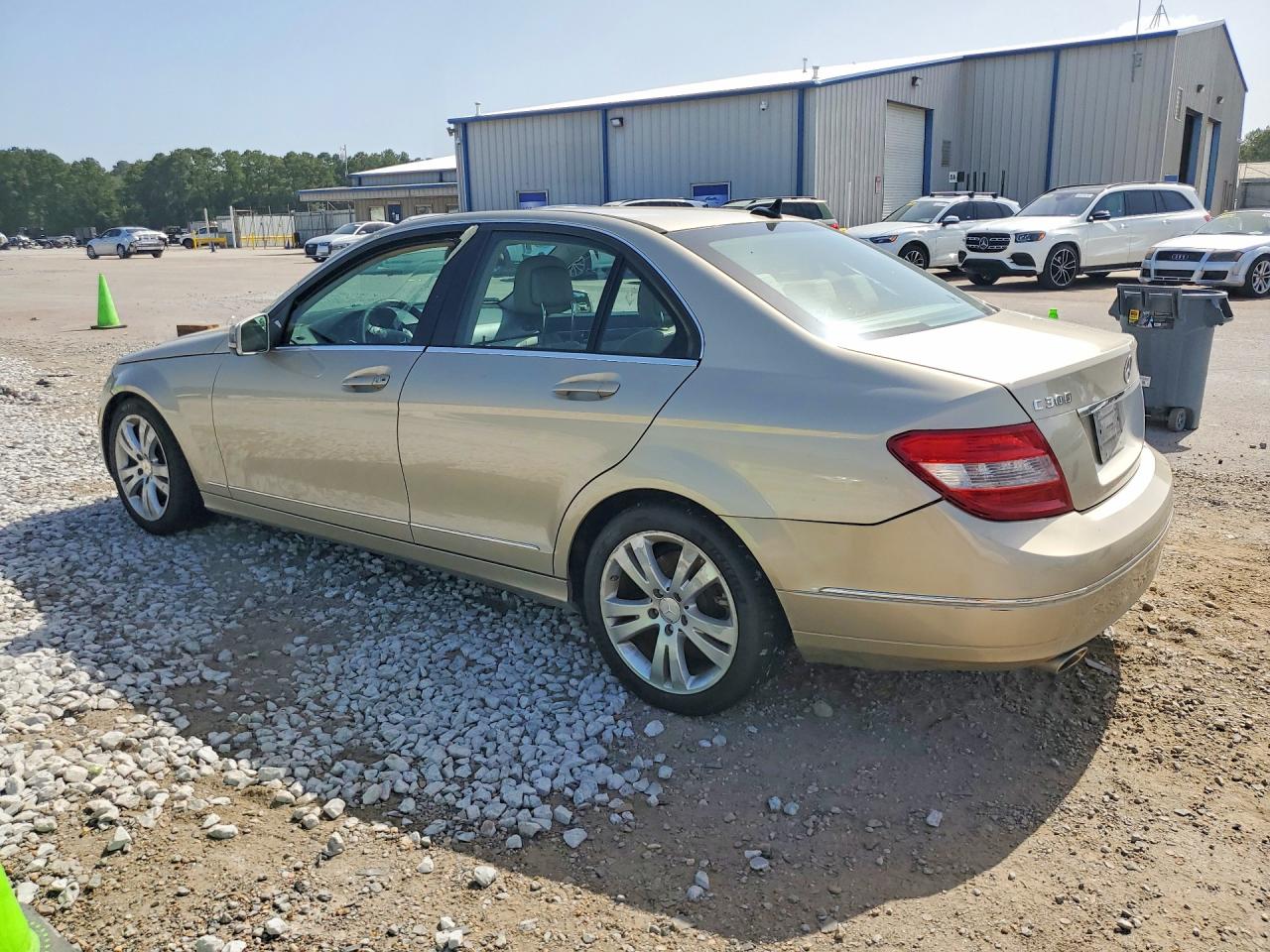 2011 Mercedes-benz C 300 Желто-коричневый vin: WDDGF5EB0BA471038