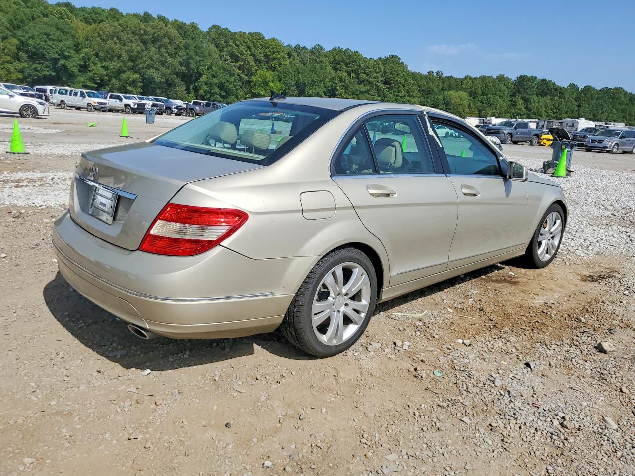 2011 Mercedes-benz C 300 Желто-коричневый vin: WDDGF5EB0BA471038