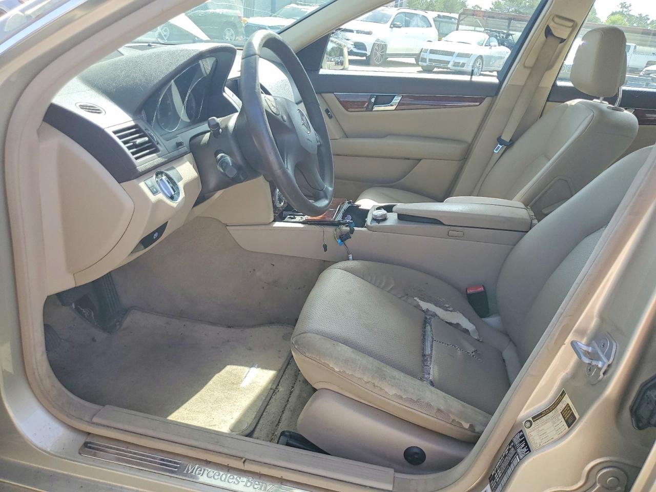 2011 Mercedes-benz C 300 Желто-коричневый vin: WDDGF5EB0BA471038