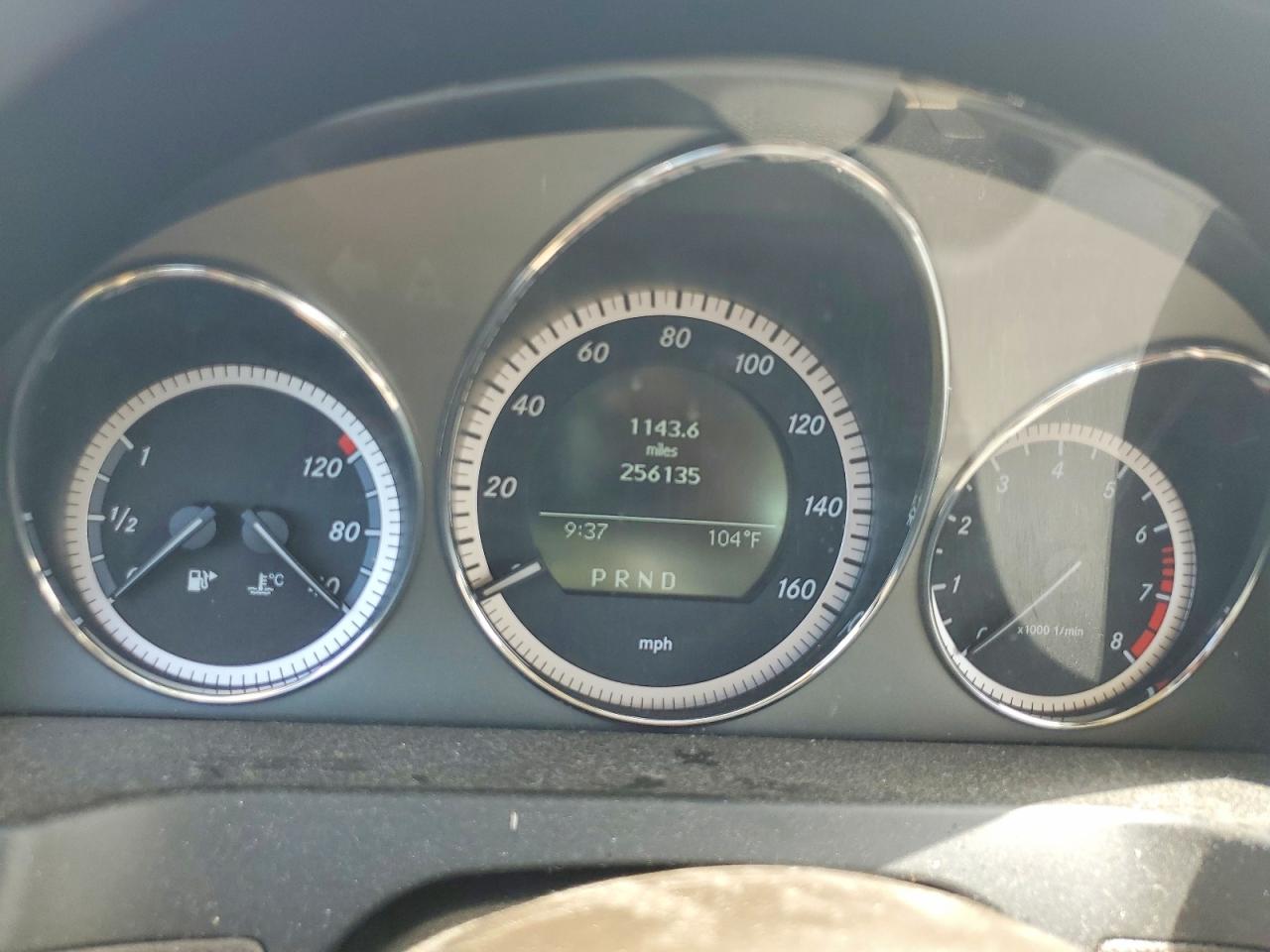 2011 Mercedes-benz C 300 Желто-коричневый vin: WDDGF5EB0BA471038