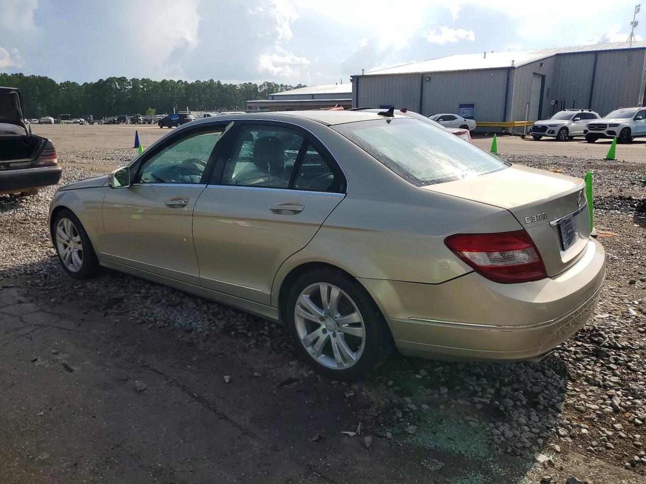 2011 Mercedes-benz C 300 Tan vin: WDDGF5EB0BA471038