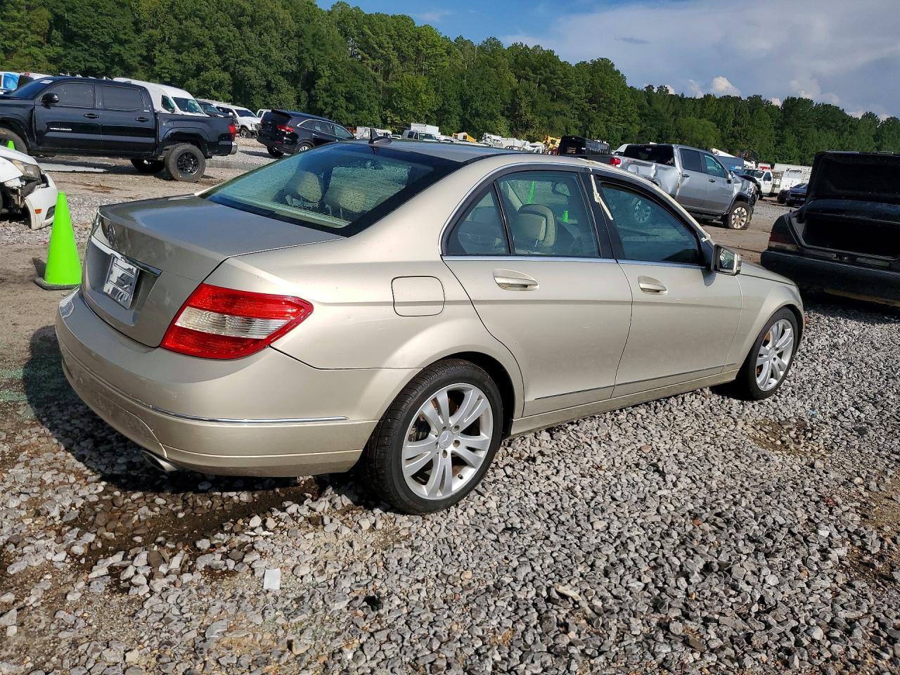 2011 Mercedes-benz C 300 Tan vin: WDDGF5EB0BA471038