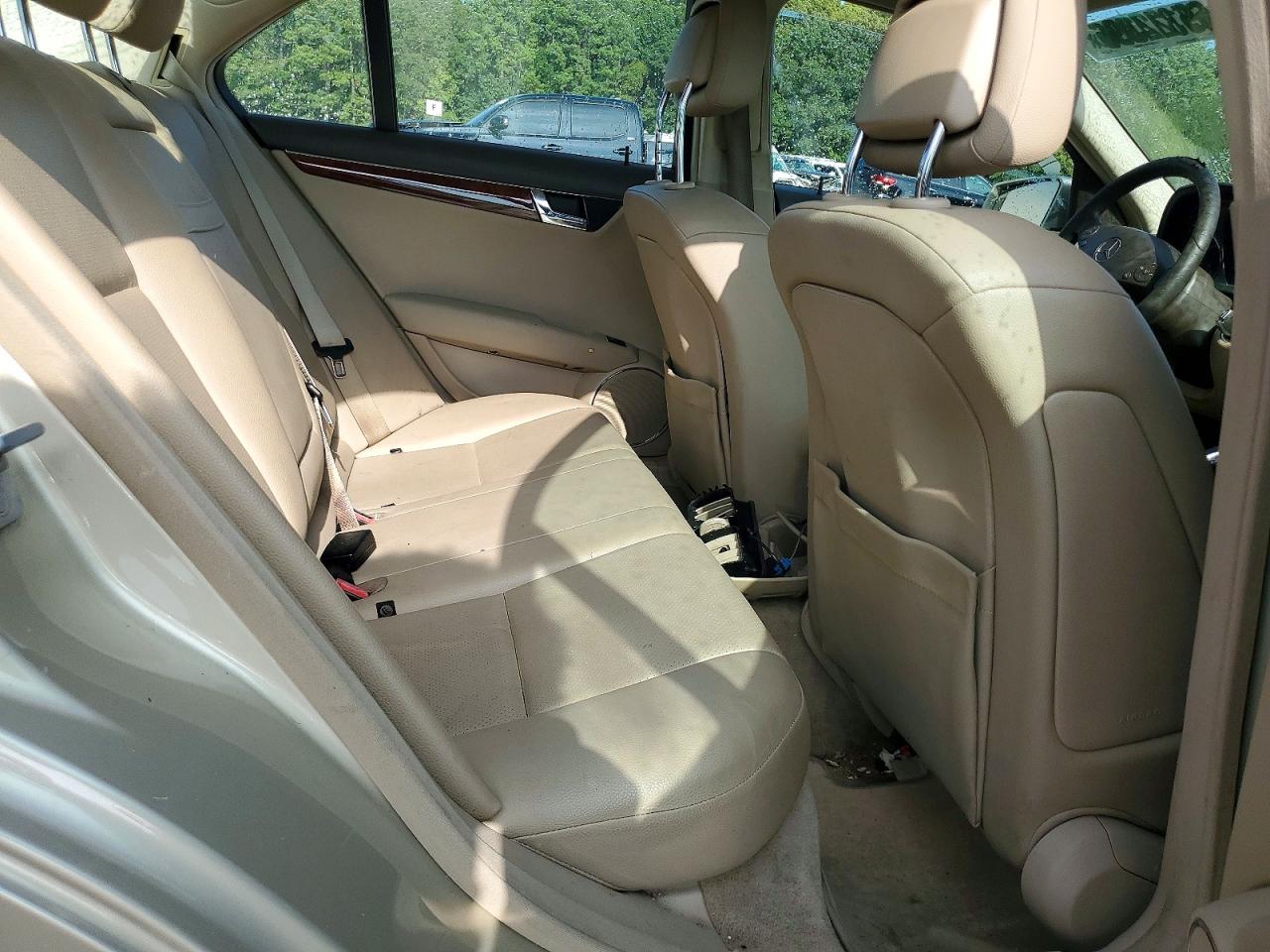 2011 Mercedes-benz C 300 Tan vin: WDDGF5EB0BA471038