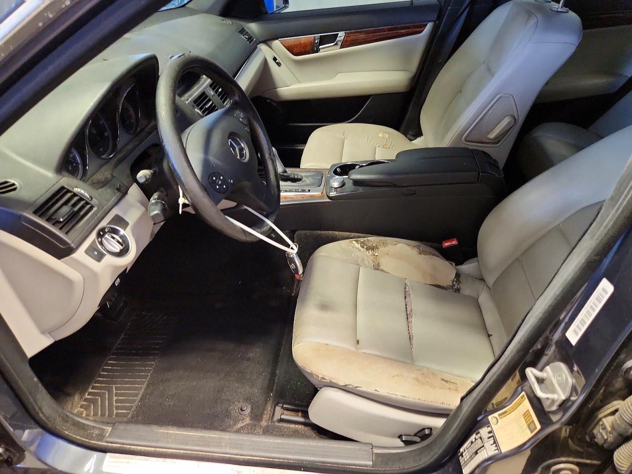 2011 Mercedes-benz C 300 Blue vin: WDDGF5EB0BA514941