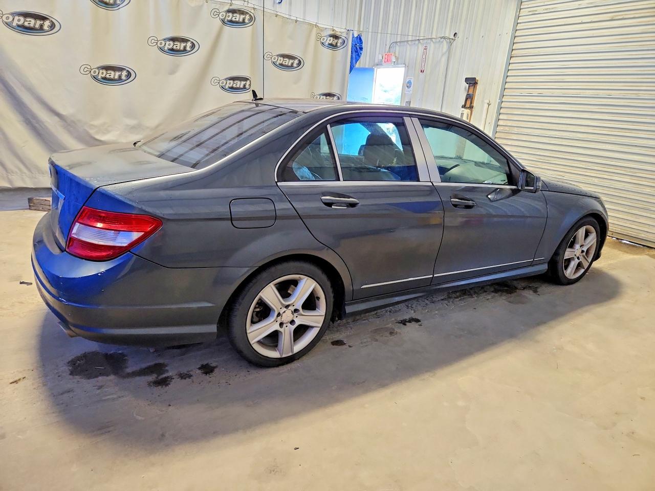2011 Mercedes-benz C 300 Blue vin: WDDGF5EB0BA514941