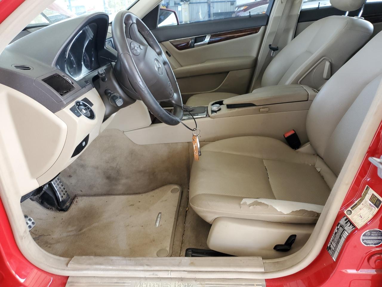 2011 Mercedes-benz C 300 Red vin: WDDGF5EB0BA521730