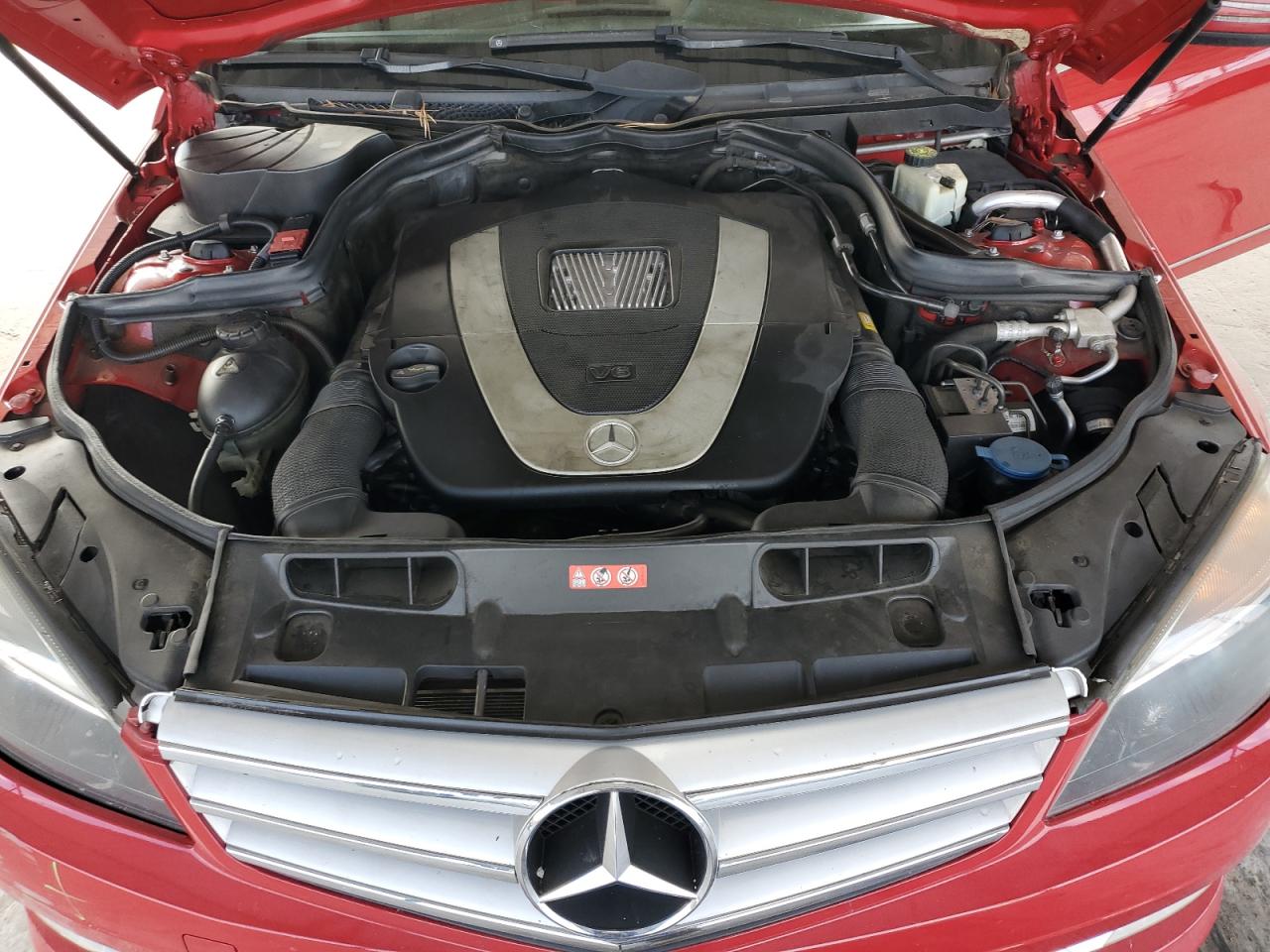 2011 Mercedes-benz C 300 Red vin: WDDGF5EB0BA521730