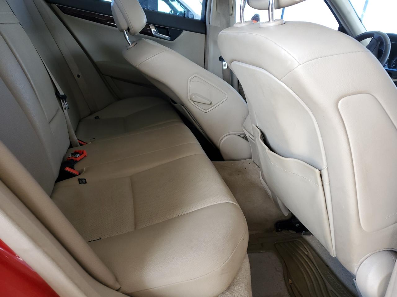 2011 Mercedes-benz C 300 Red vin: WDDGF5EB0BA521730