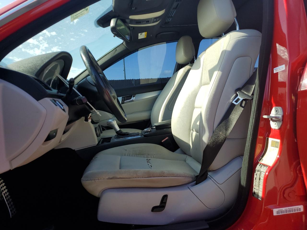 2011 Mercedes-benz C 300 Red vin: WDDGF5EB0BA523252