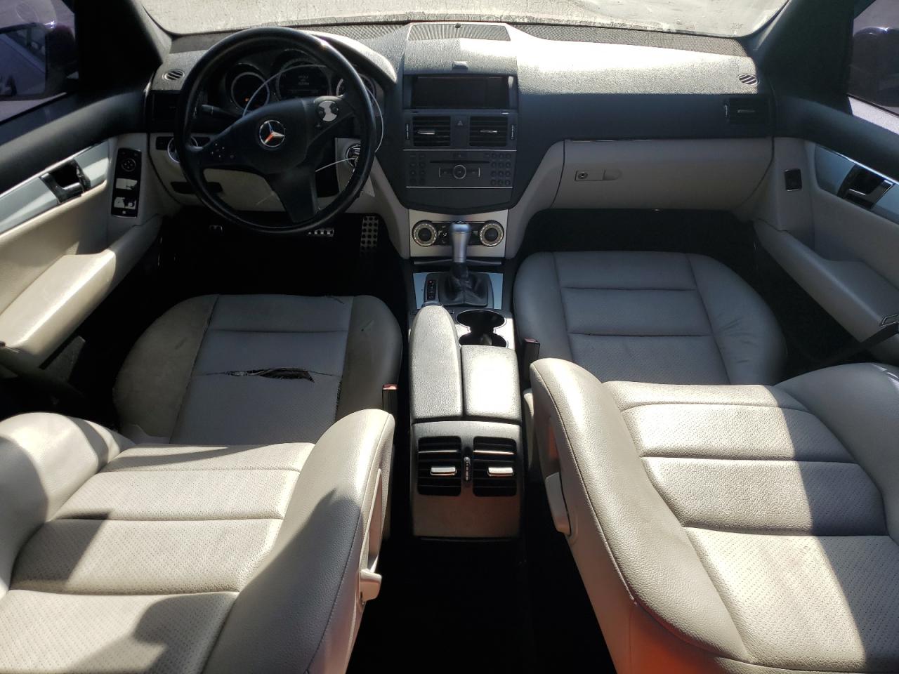2011 Mercedes-benz C 300 Red vin: WDDGF5EB0BA523252
