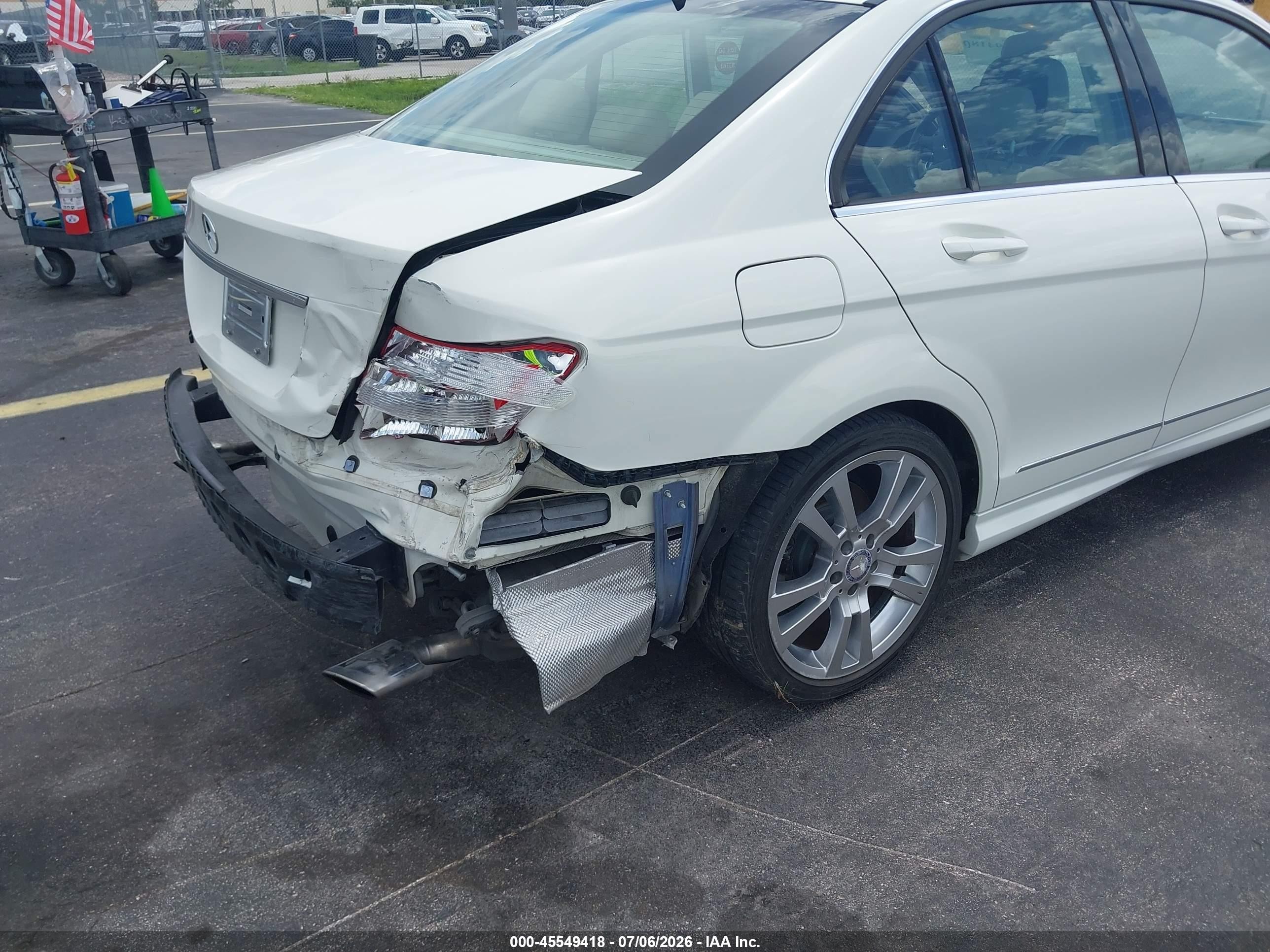 2011 Mercedes-benz C 300 Luxury/sport White vin: WDDGF5EB0BF656208