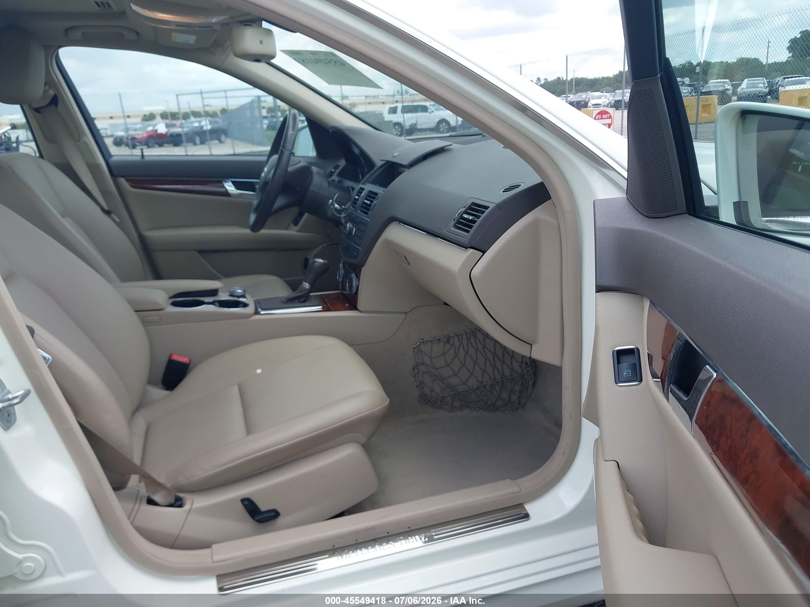2011 Mercedes-benz C 300 Luxury/sport White vin: WDDGF5EB0BF656208
