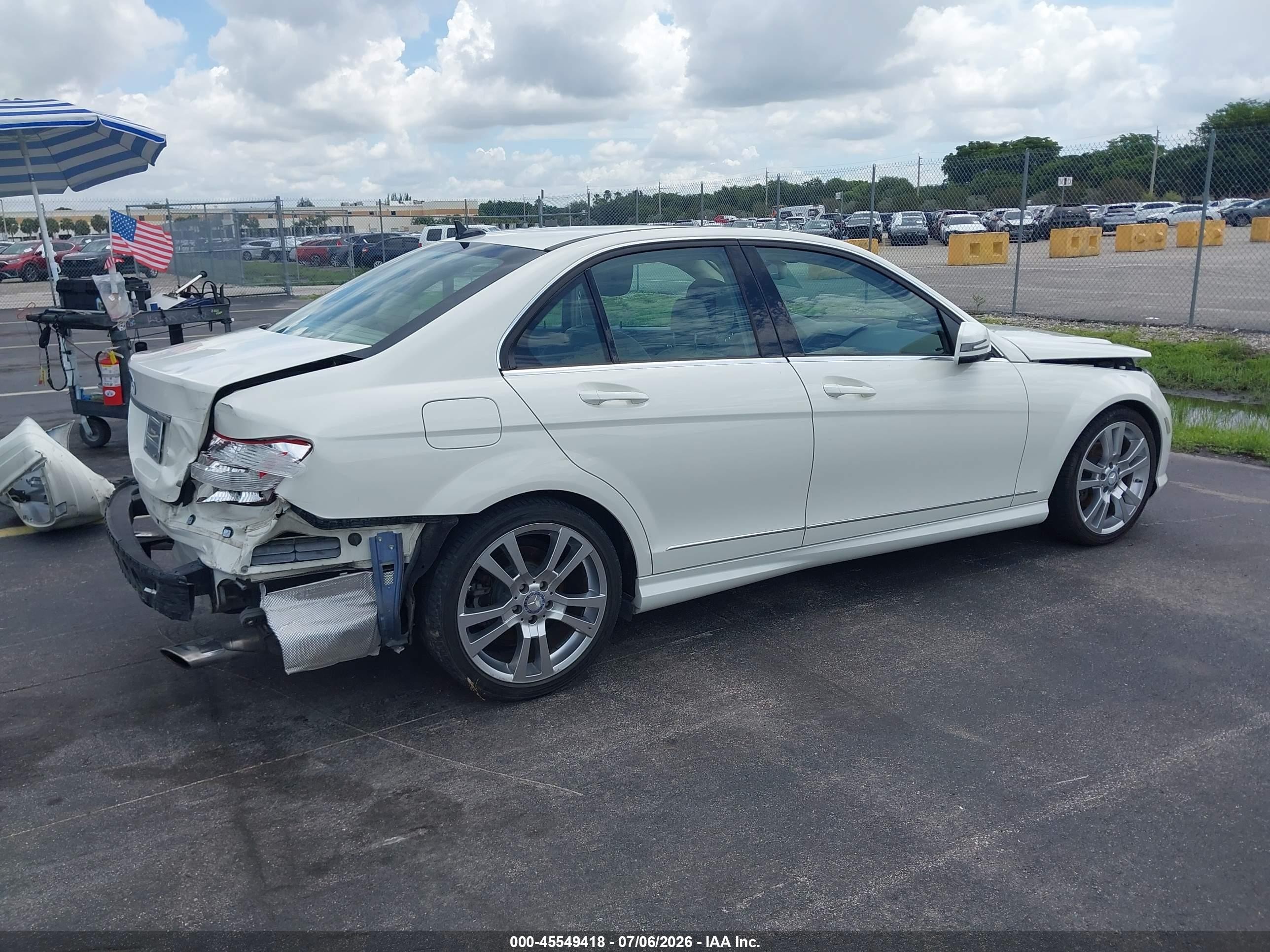 2011 Mercedes-benz C 300 Luxury/sport White vin: WDDGF5EB0BF656208