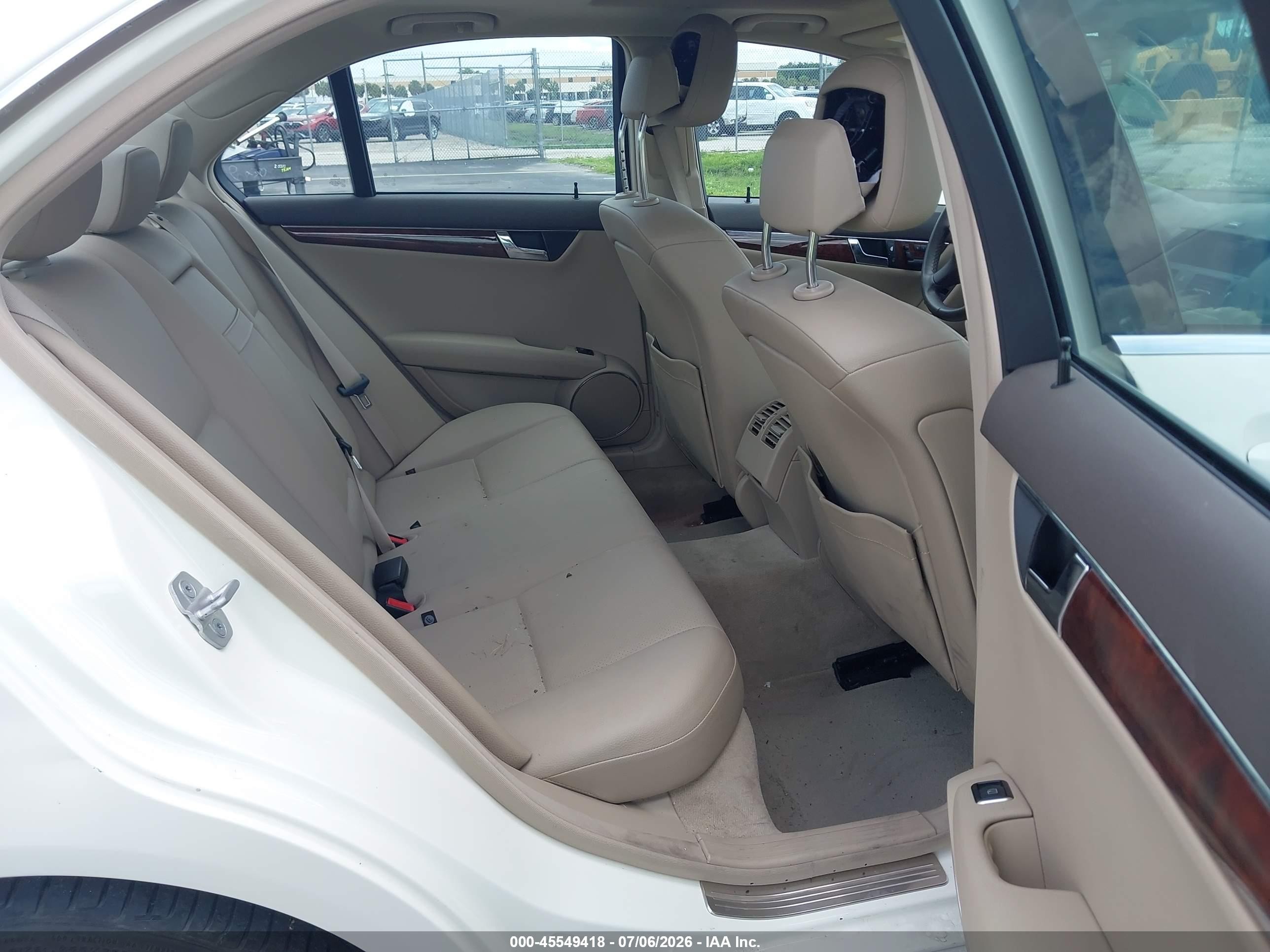2011 Mercedes-benz C 300 Luxury/sport White vin: WDDGF5EB0BF656208