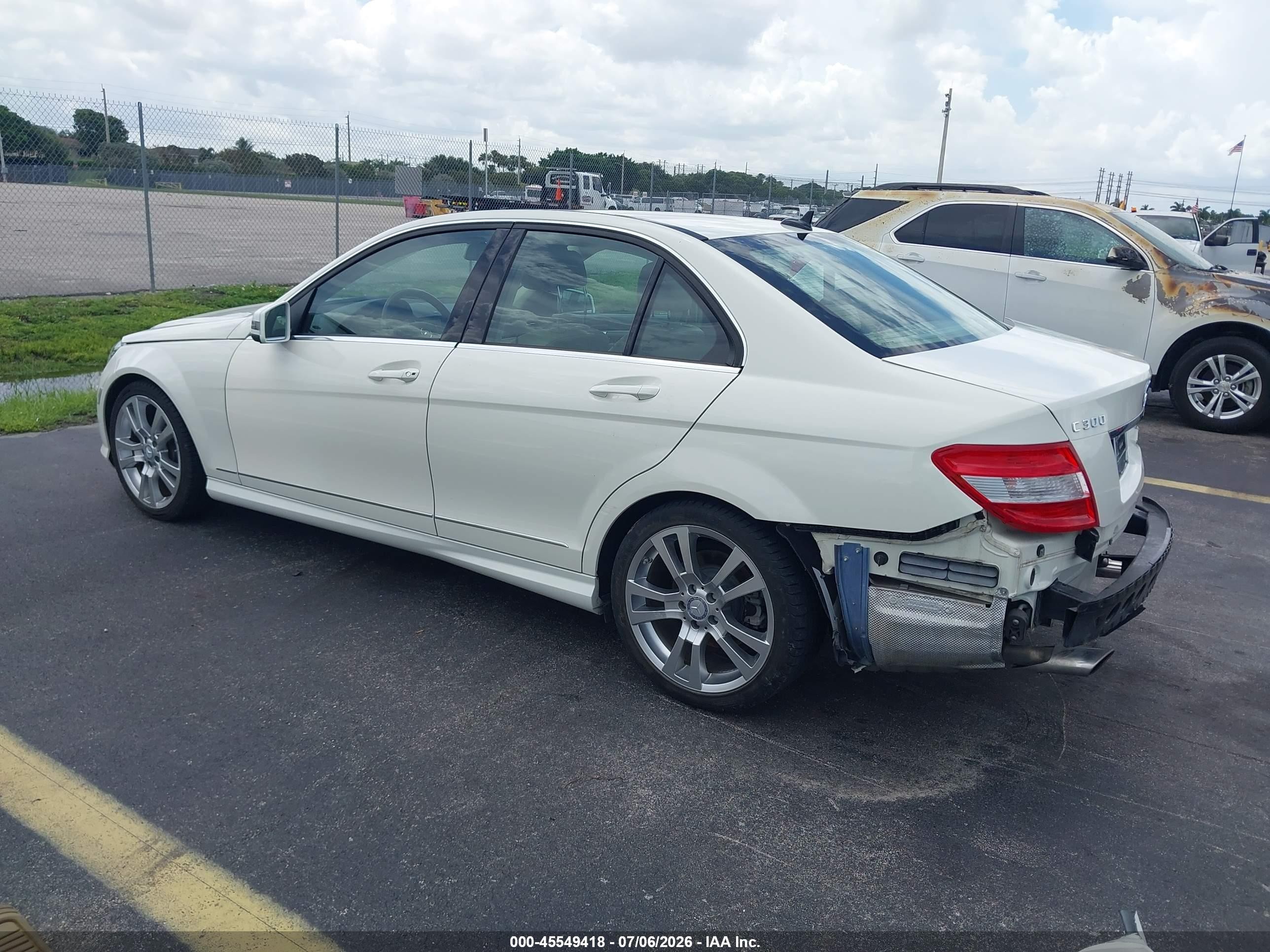 2011 Mercedes-benz C 300 Luxury/sport White vin: WDDGF5EB0BF656208