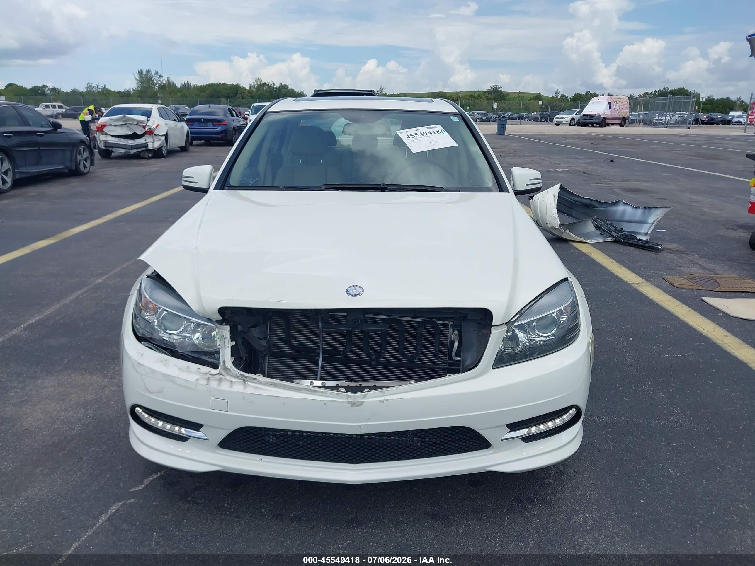 2011 Mercedes-benz C 300 Luxury/sport White vin: WDDGF5EB0BF656208