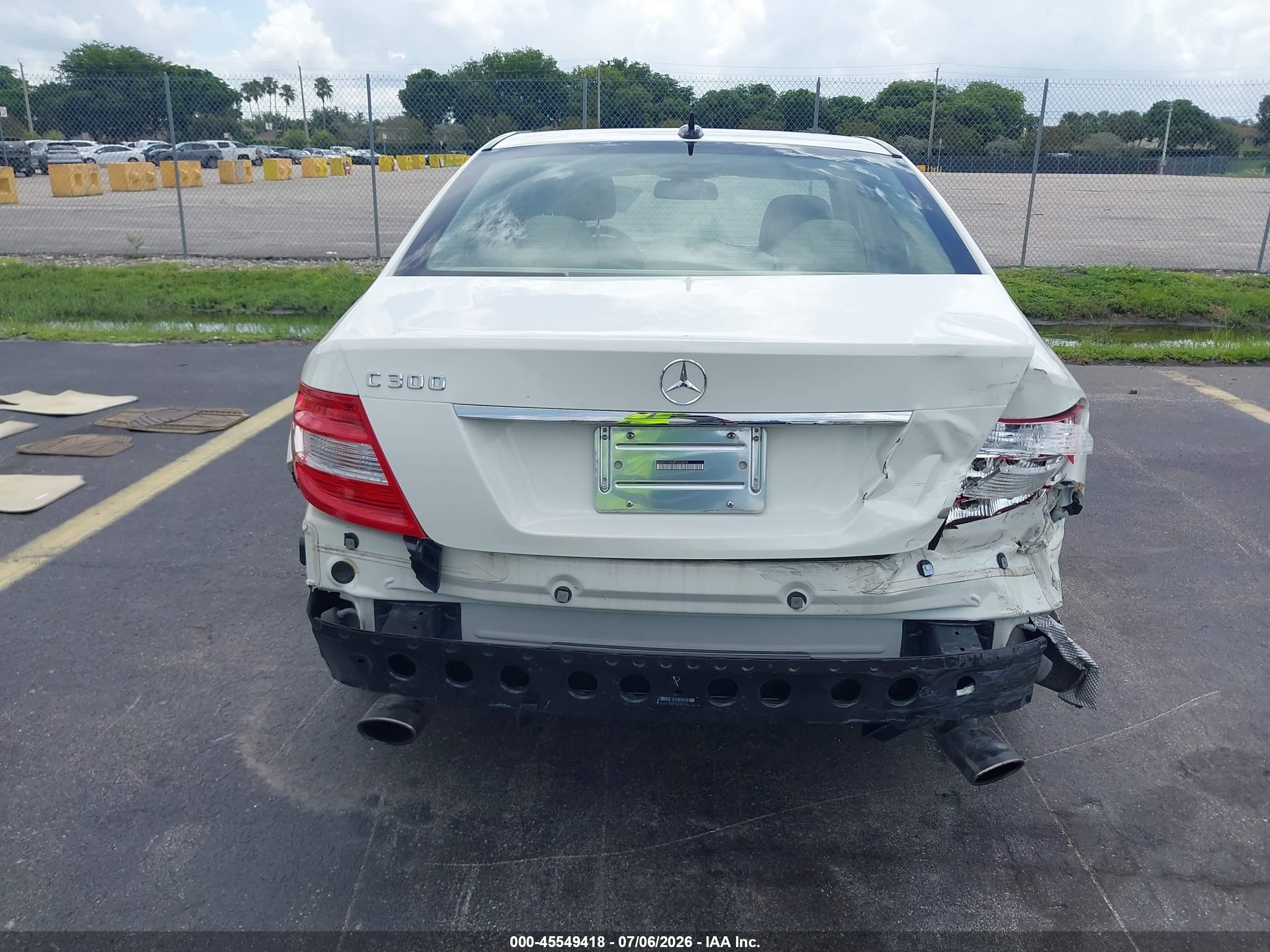2011 Mercedes-benz C 300 Luxury/sport White vin: WDDGF5EB0BF656208