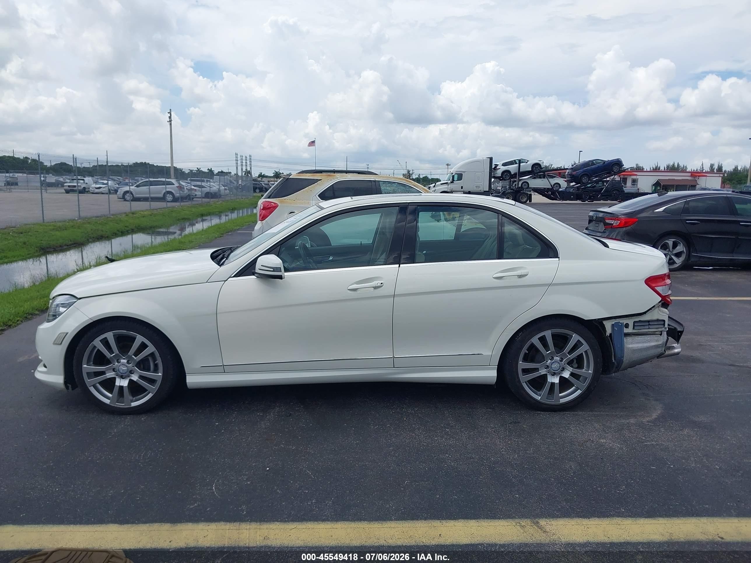 2011 Mercedes-benz C 300 Luxury/sport White vin: WDDGF5EB0BF656208
