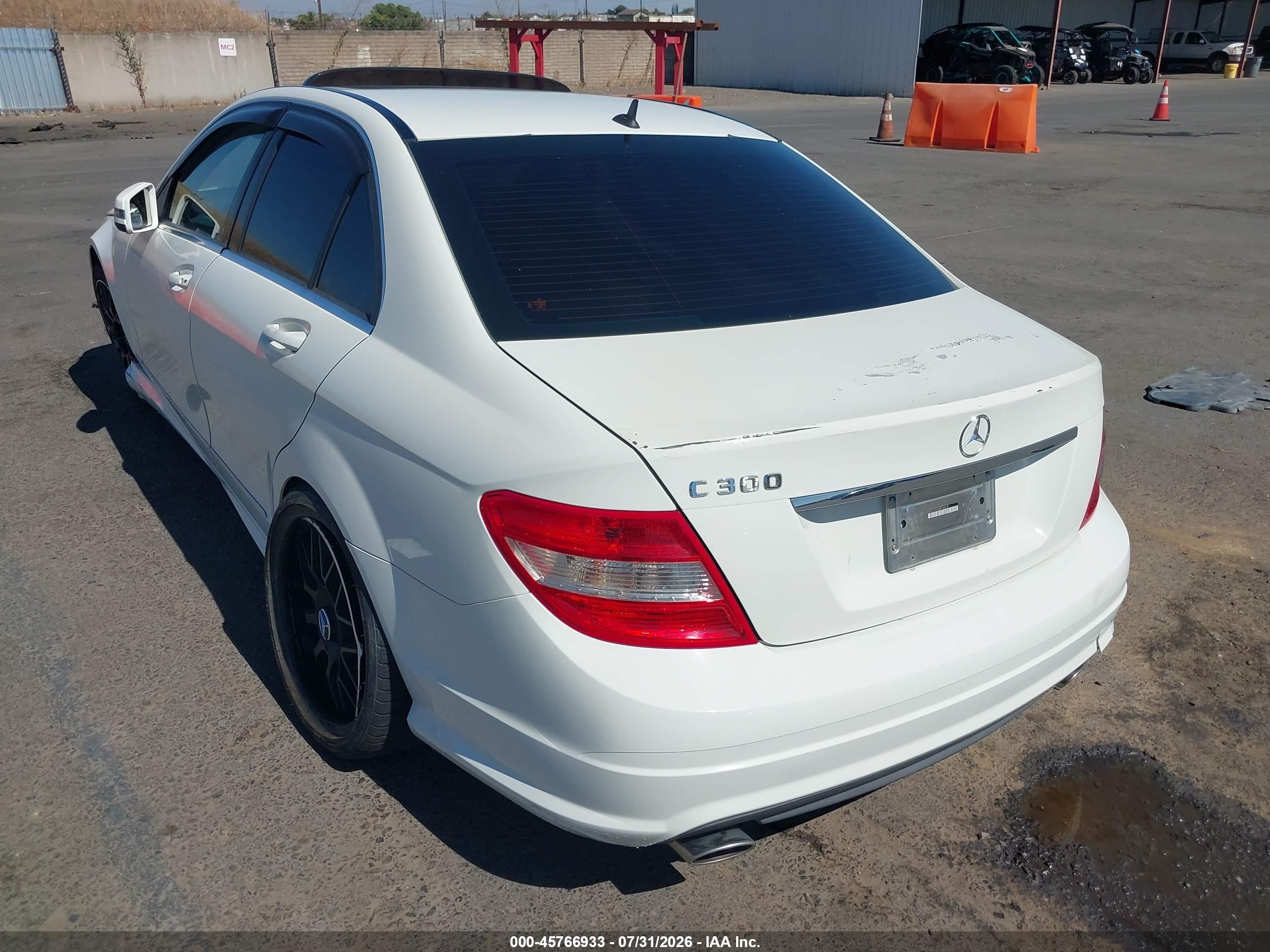 2011 Mercedes-benz C 300 Luxury/sport White vin: WDDGF5EB0BR150618