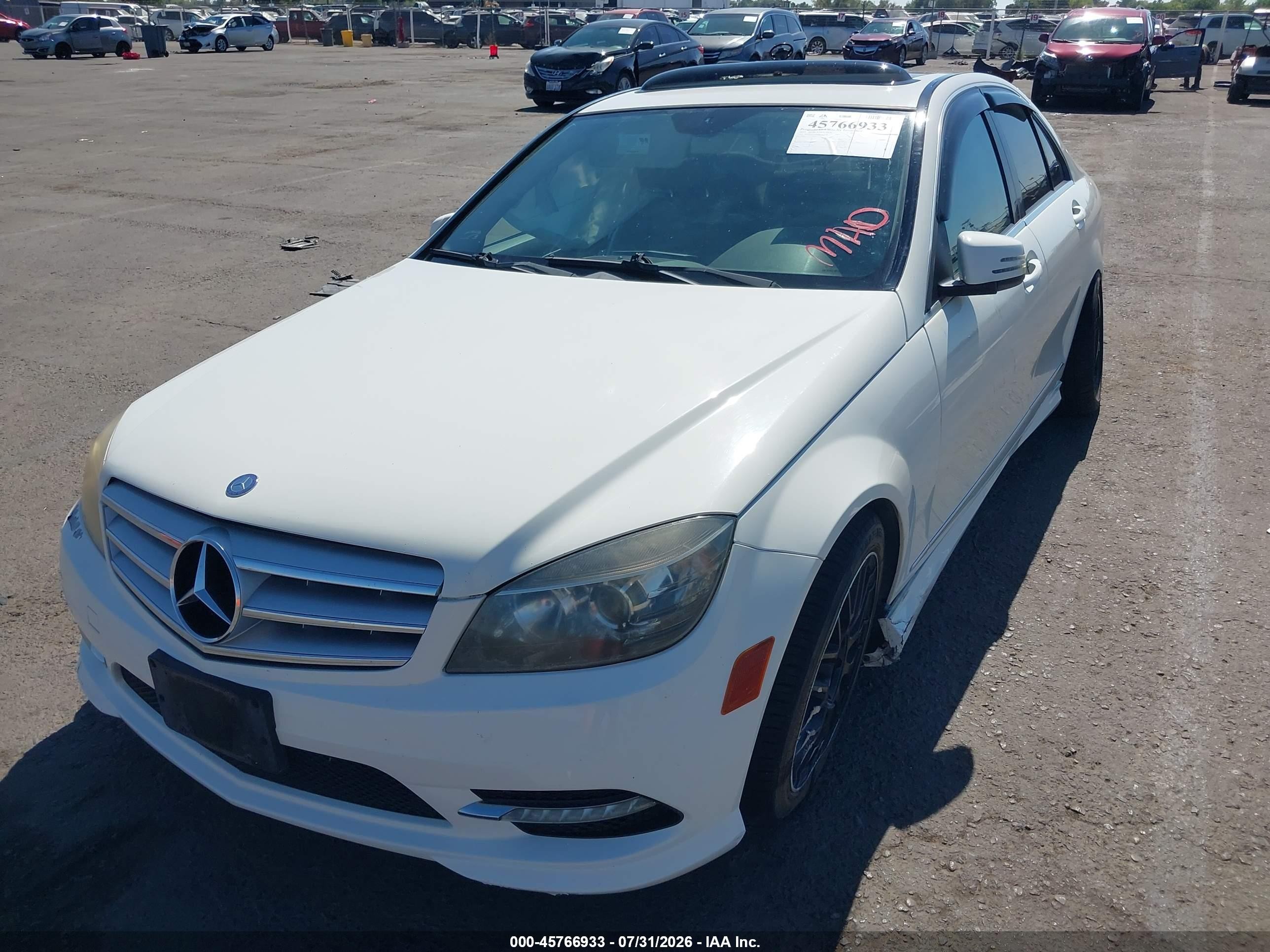 2011 Mercedes-benz C 300 Luxury/sport White vin: WDDGF5EB0BR150618