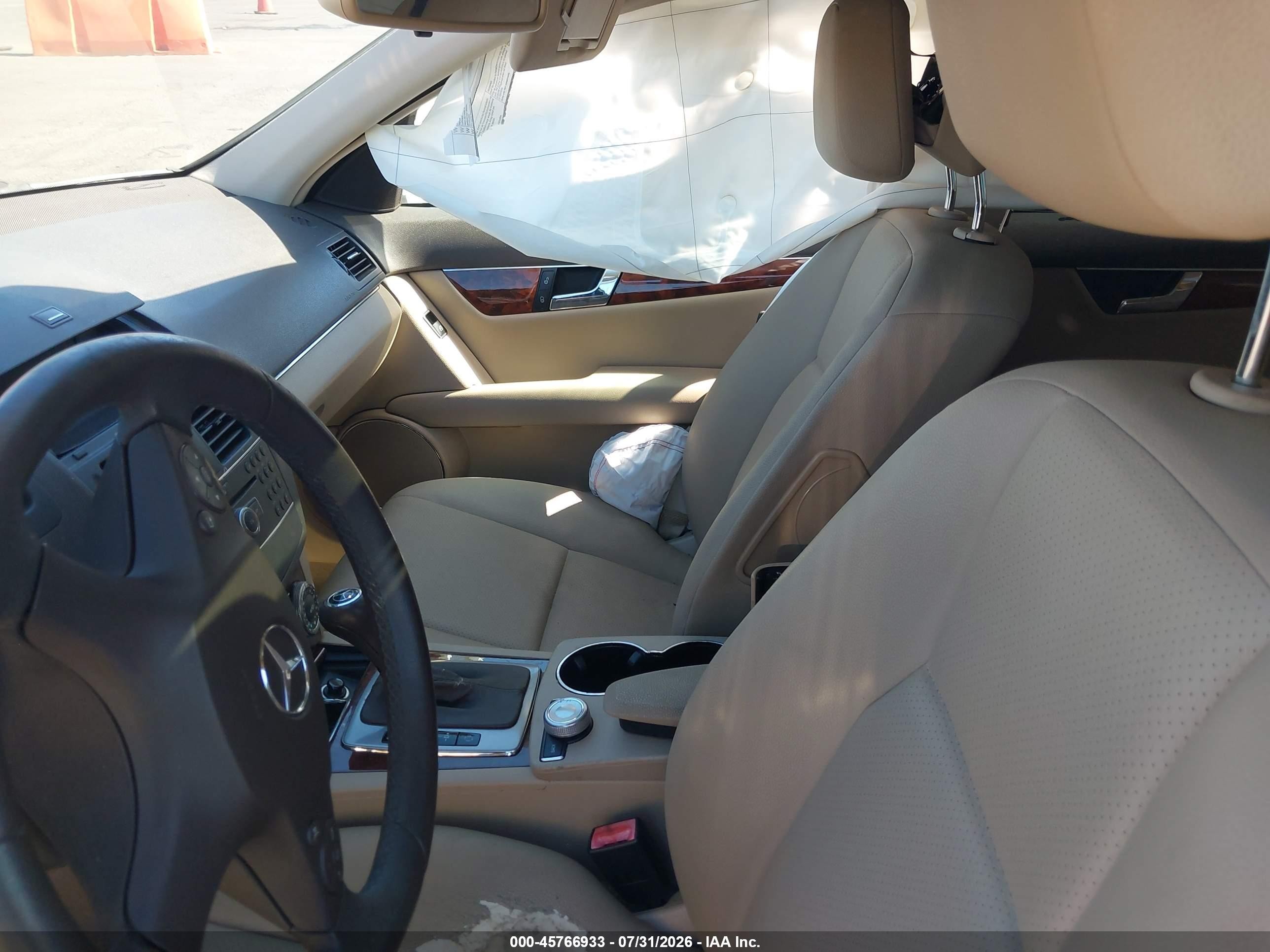 2011 Mercedes-benz C 300 Luxury/sport White vin: WDDGF5EB0BR150618