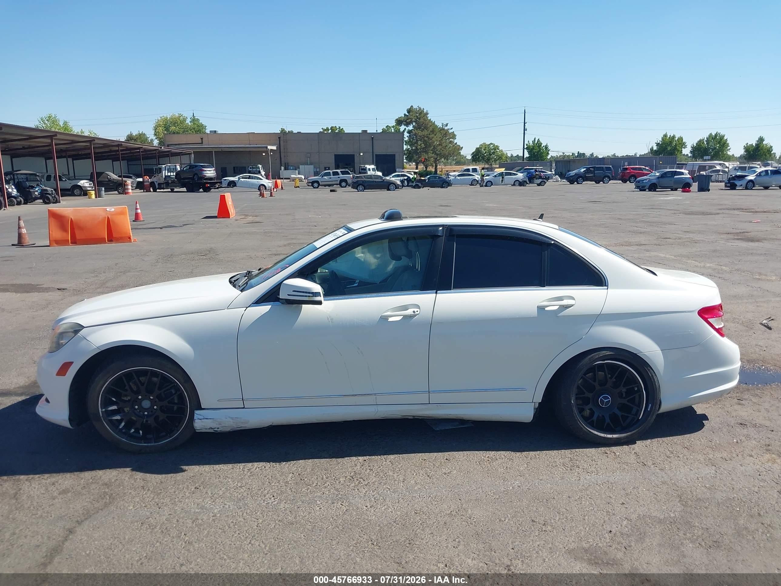 2011 Mercedes-benz C 300 Luxury/sport White vin: WDDGF5EB0BR150618