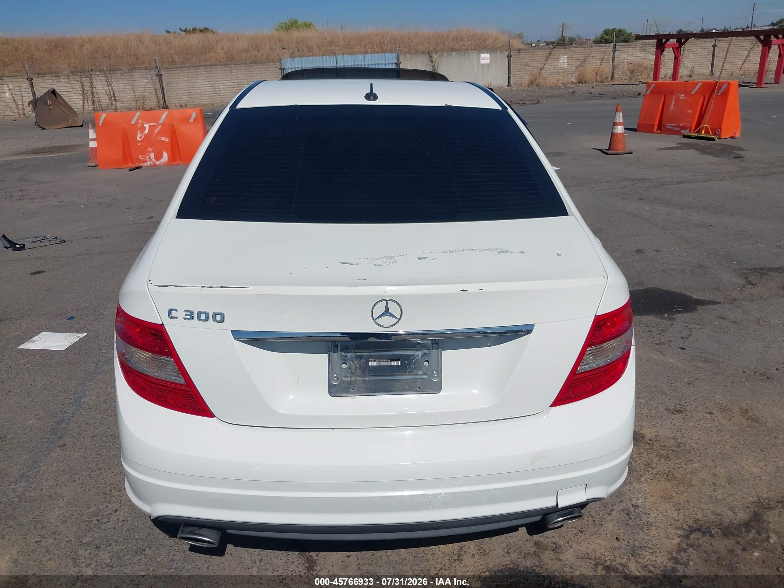 2011 Mercedes-benz C 300 Luxury/sport White vin: WDDGF5EB0BR150618