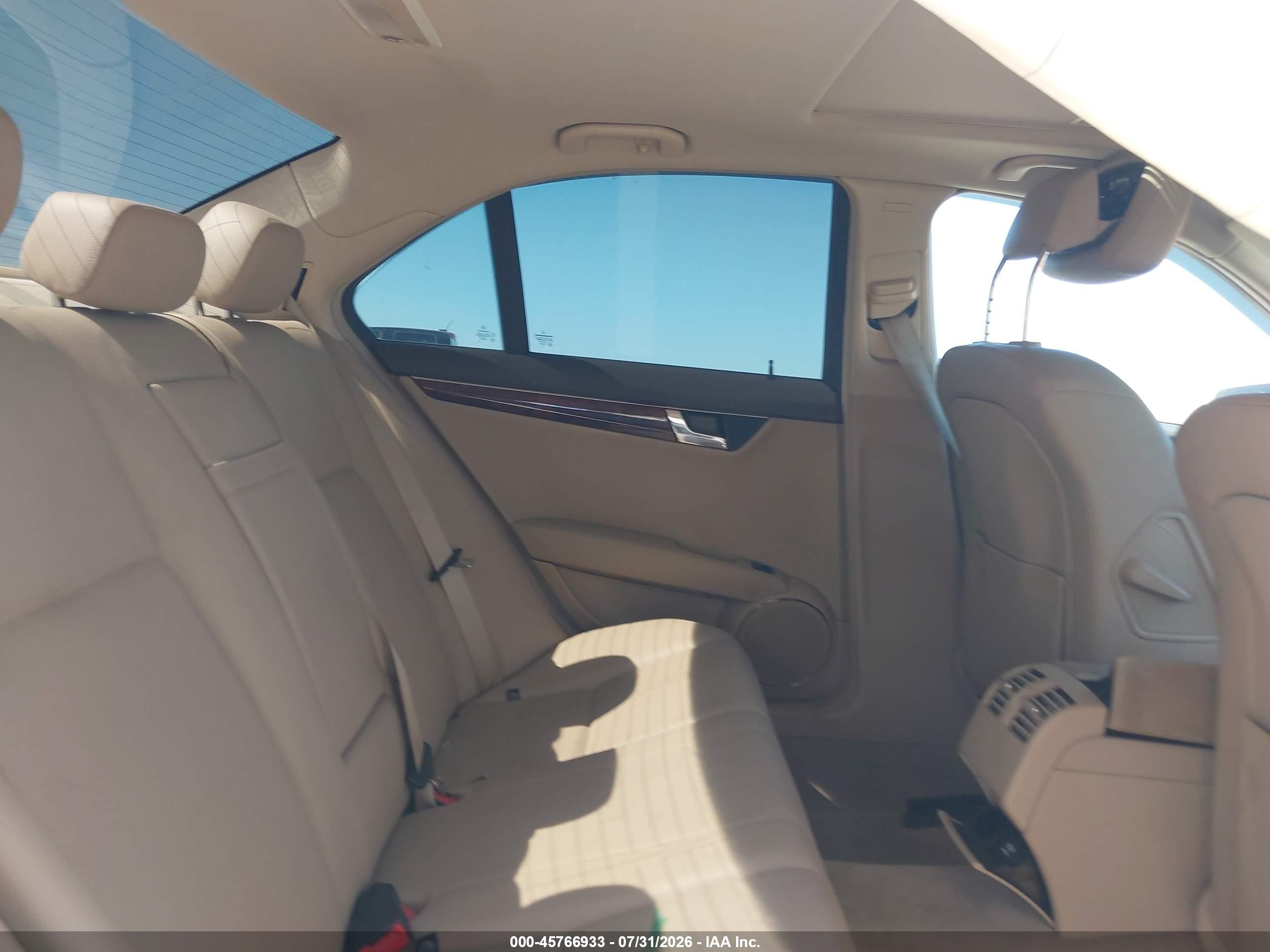 2011 Mercedes-benz C 300 Luxury/sport White vin: WDDGF5EB0BR150618