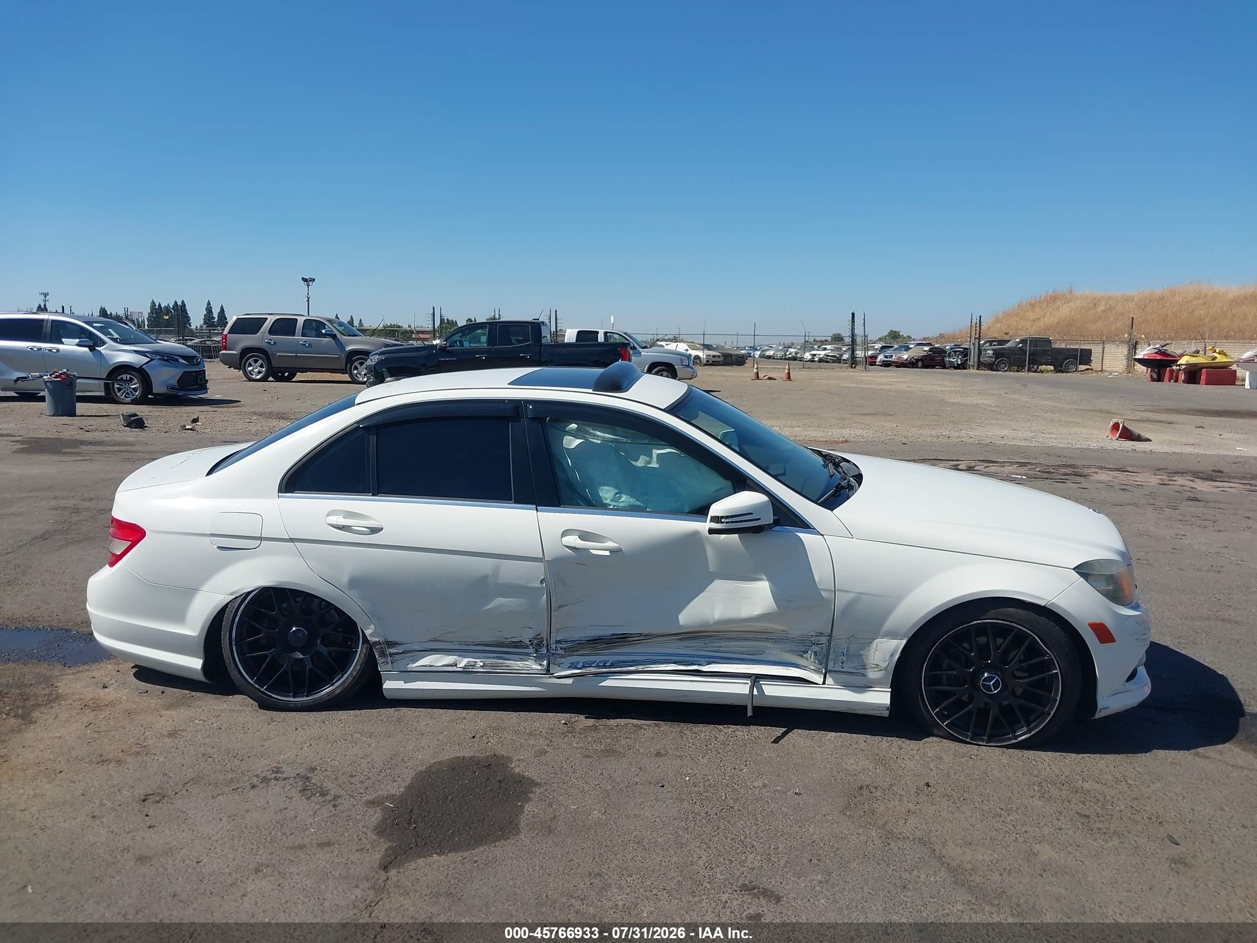 2011 Mercedes-benz C 300 Luxury/sport White vin: WDDGF5EB0BR150618