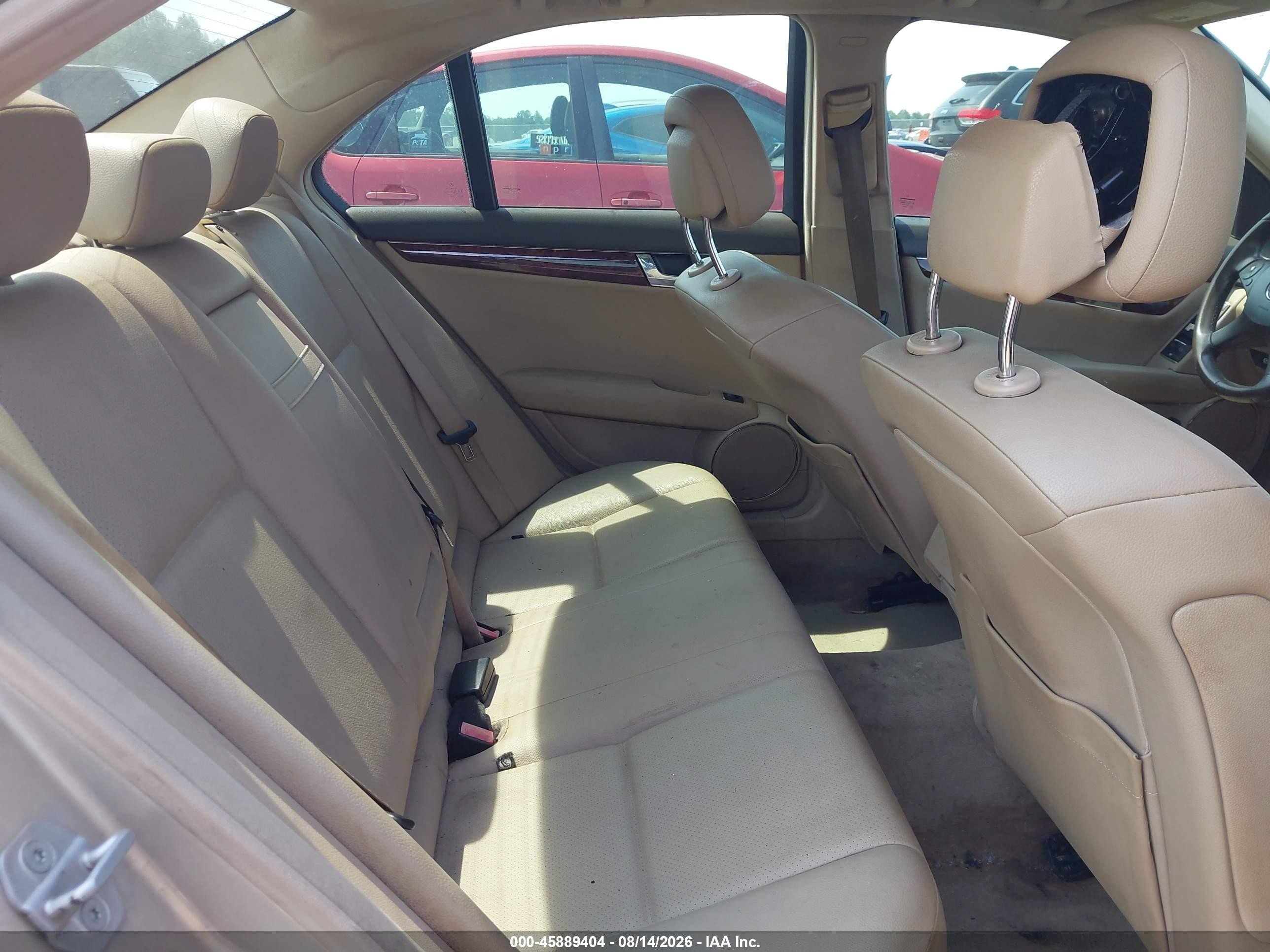 2011 Mercedes-benz C 300 Luxury/sport Champagne vin: WDDGF5EB0BR157567