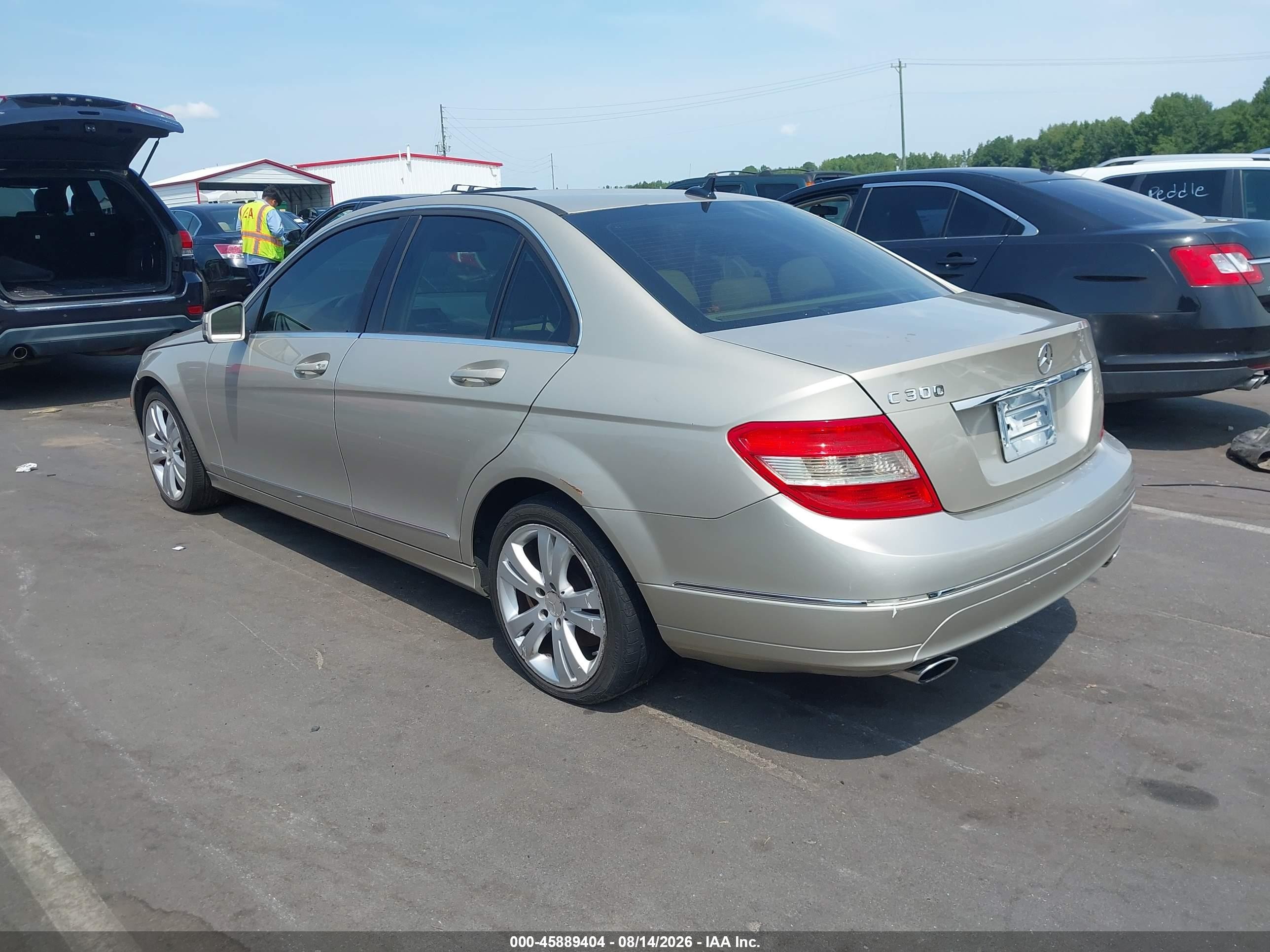 2011 Mercedes-benz C 300 Luxury/sport Champagne vin: WDDGF5EB0BR157567