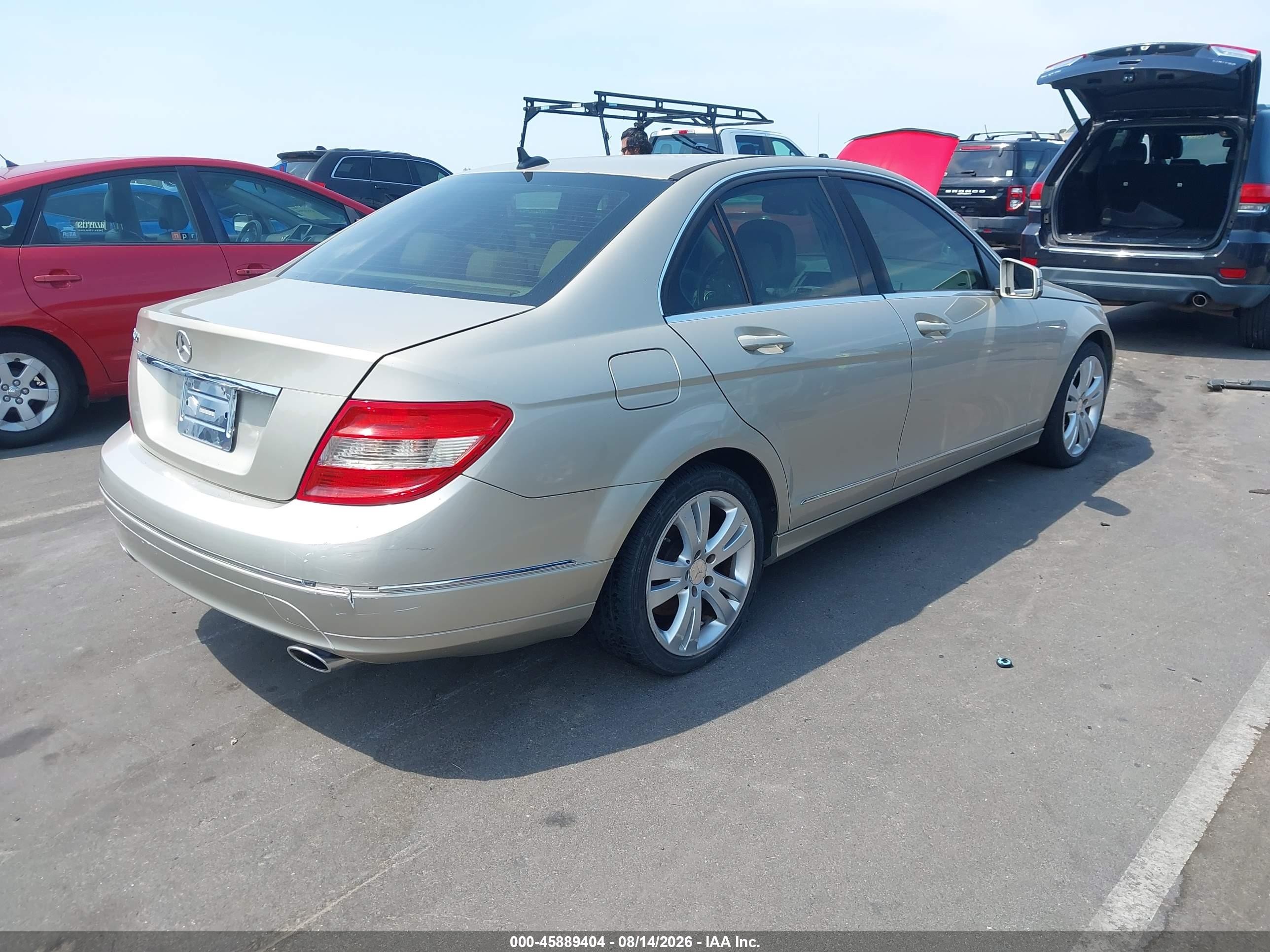 2011 Mercedes-benz C 300 Luxury/sport Champagne vin: WDDGF5EB0BR157567